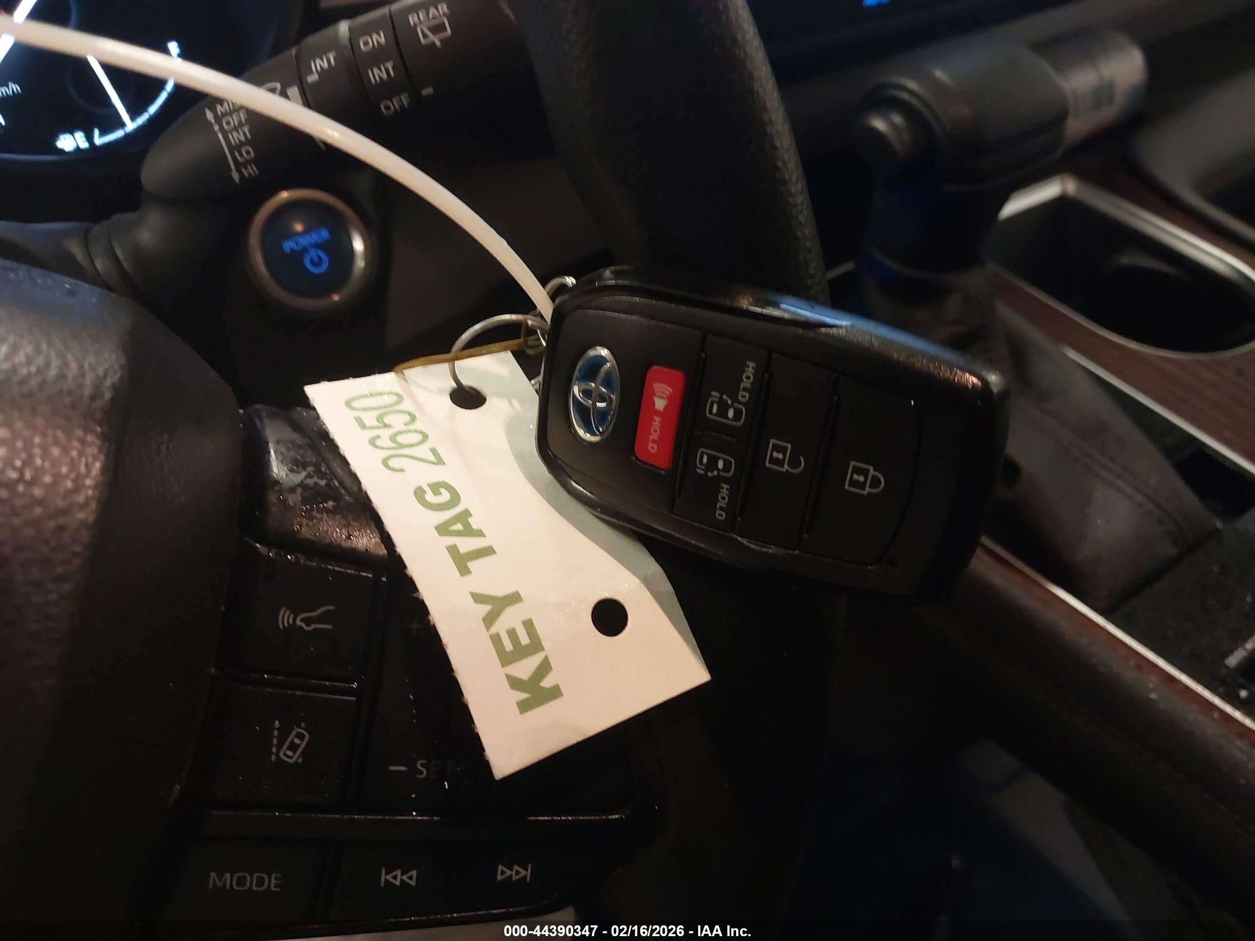 TOYOTA SIENNA image 11
