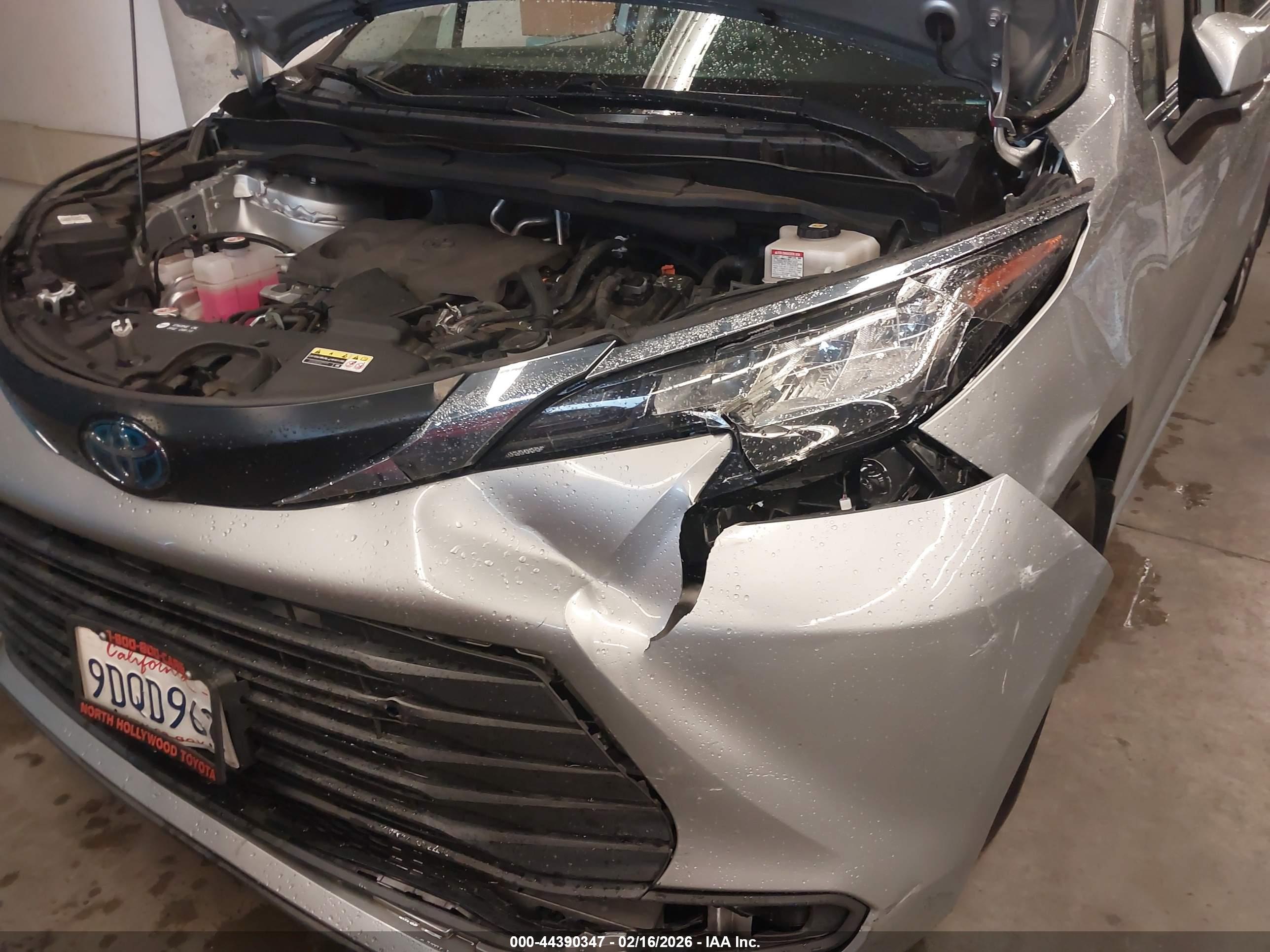 TOYOTA SIENNA image 6