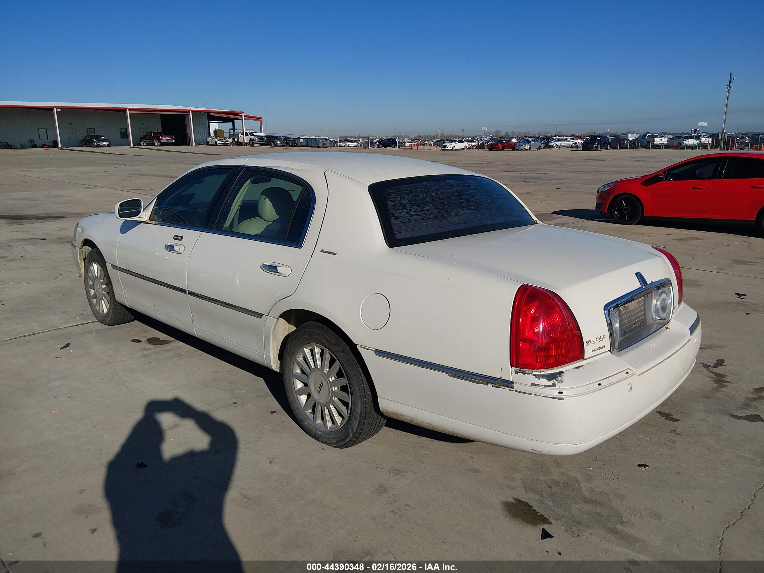 LINCOLN TOWN image 3