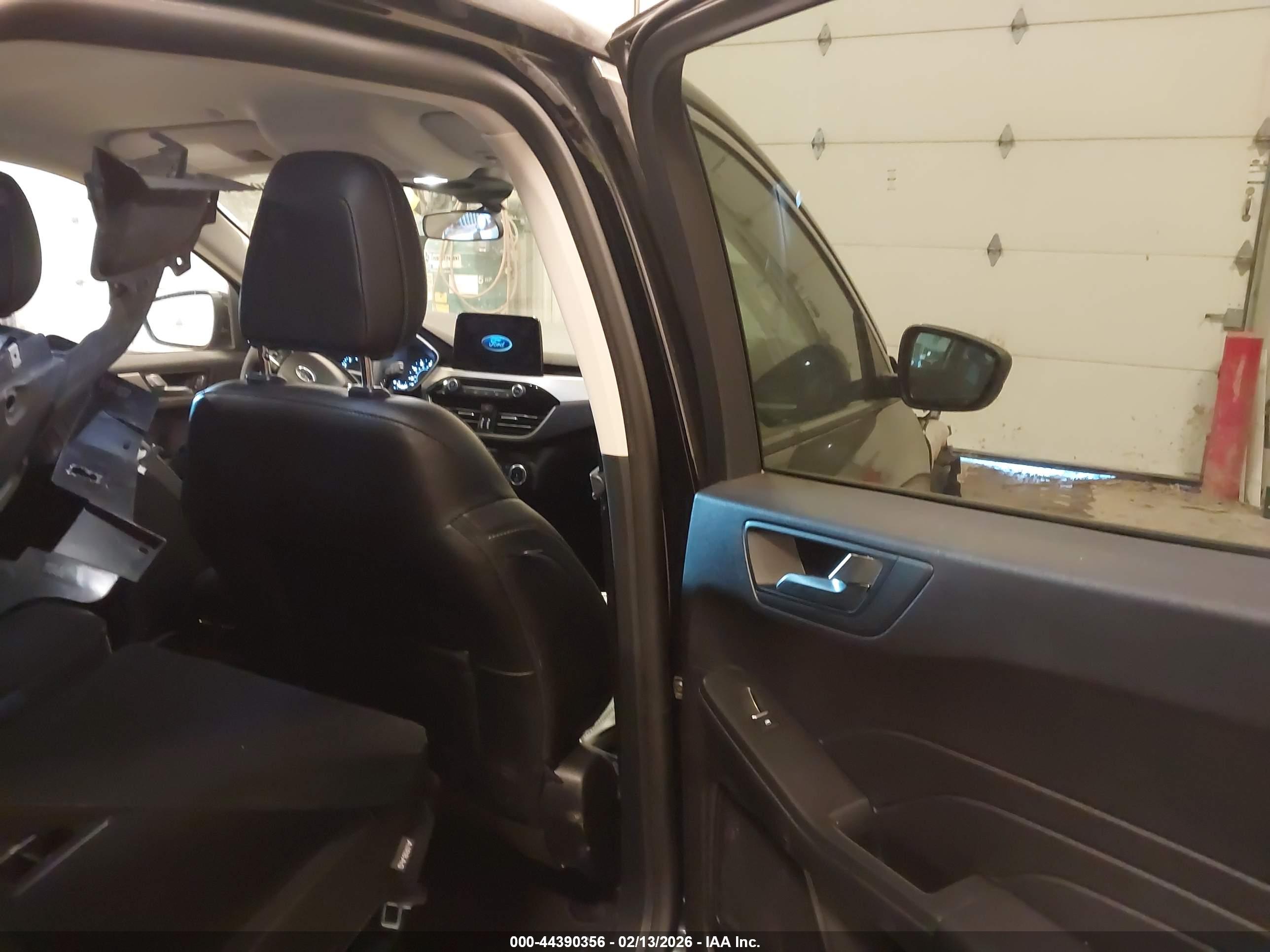 FORD ESCAPE image 8