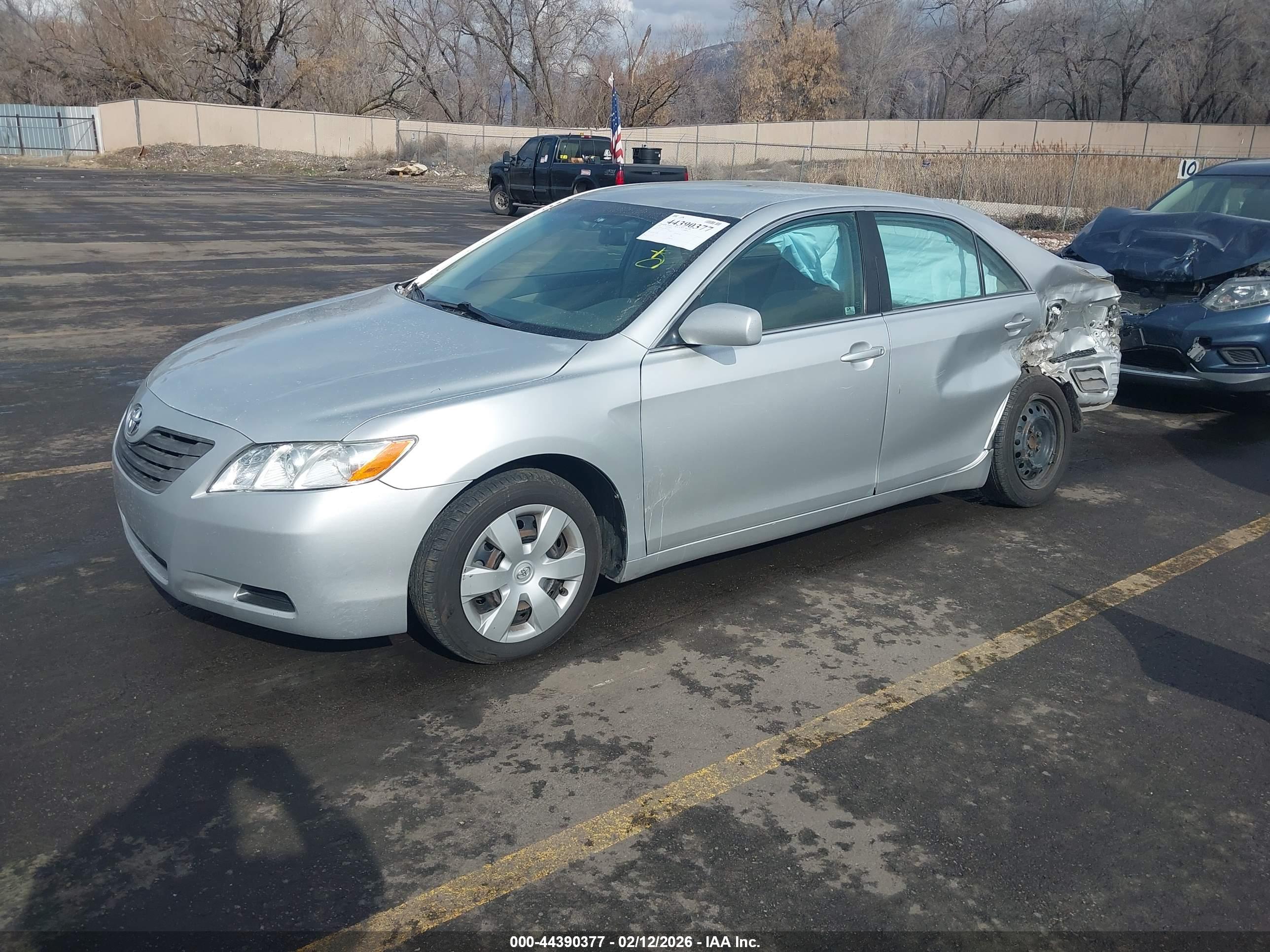 TOYOTA CAMRY image 2