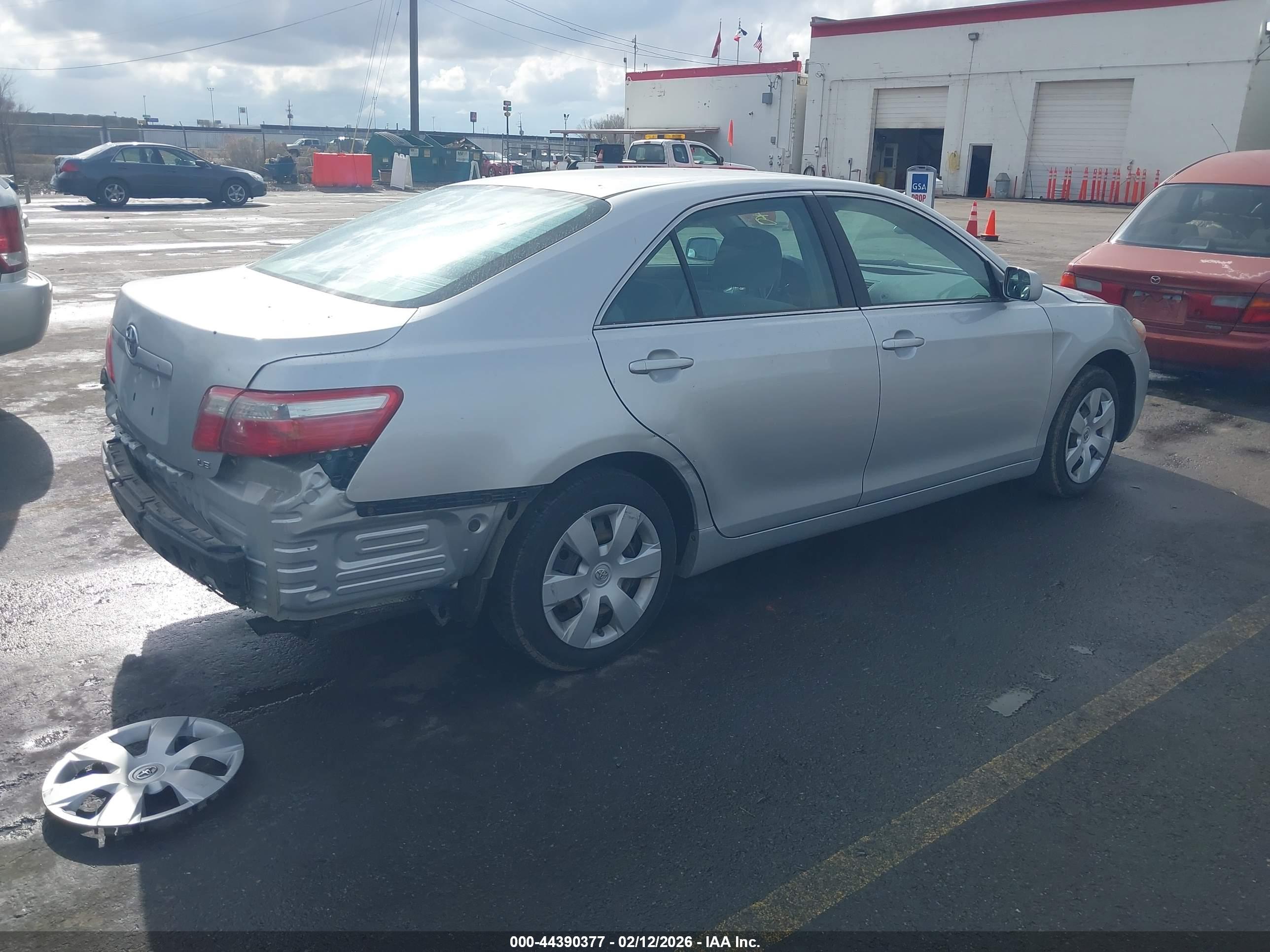 TOYOTA CAMRY image 4