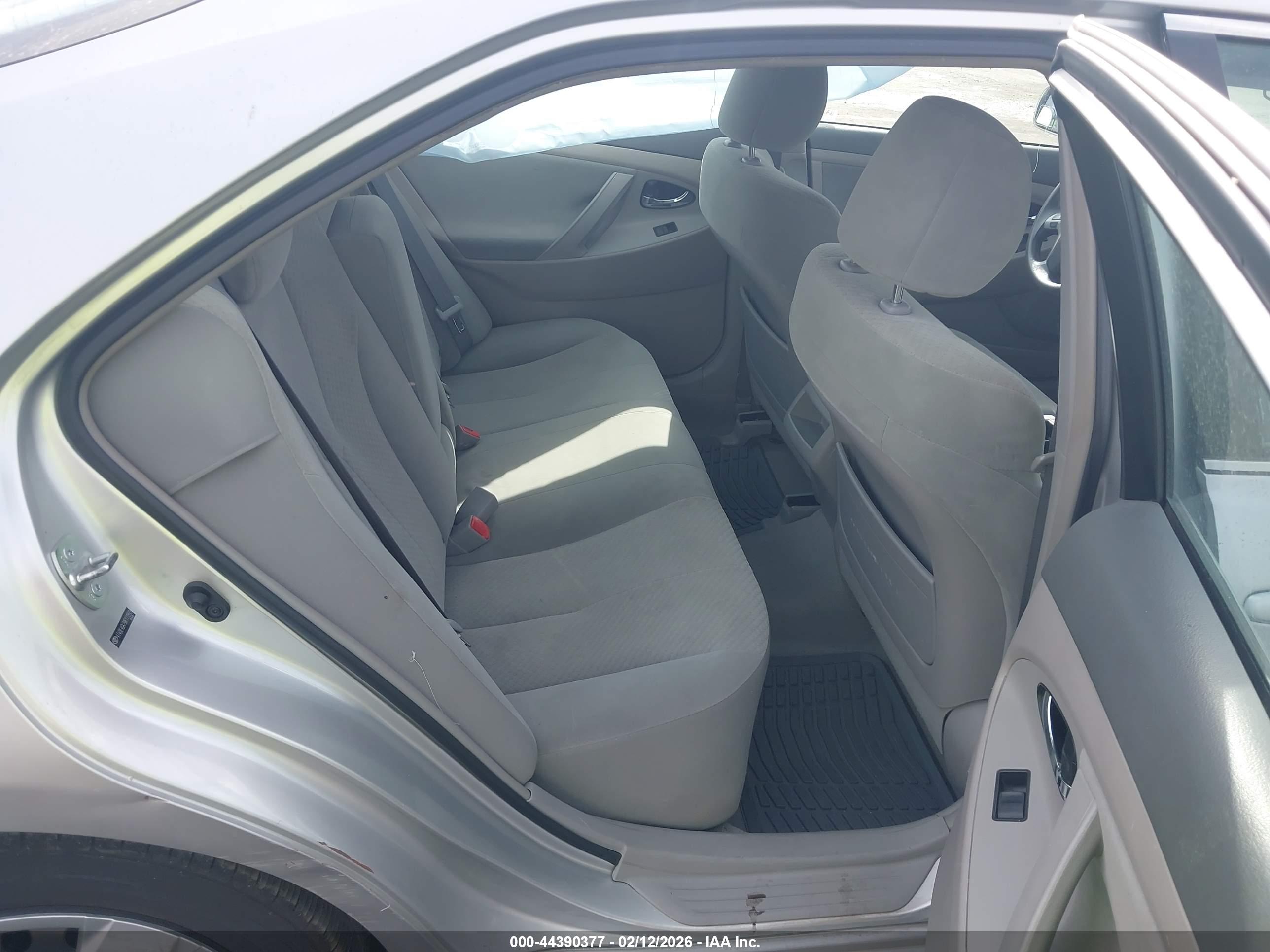 TOYOTA CAMRY image 8