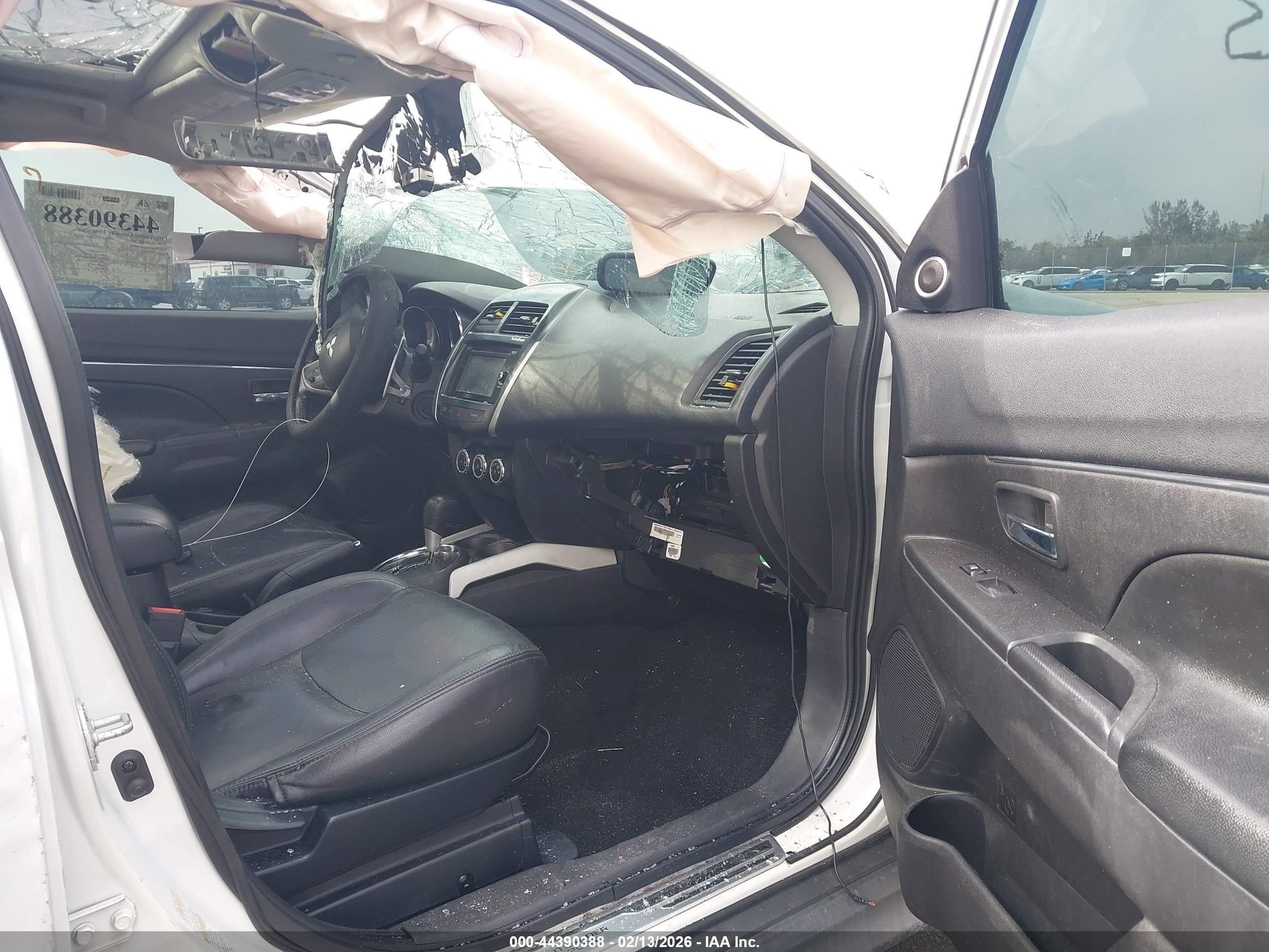 MITSUBISHI OUTLANDER image 5
