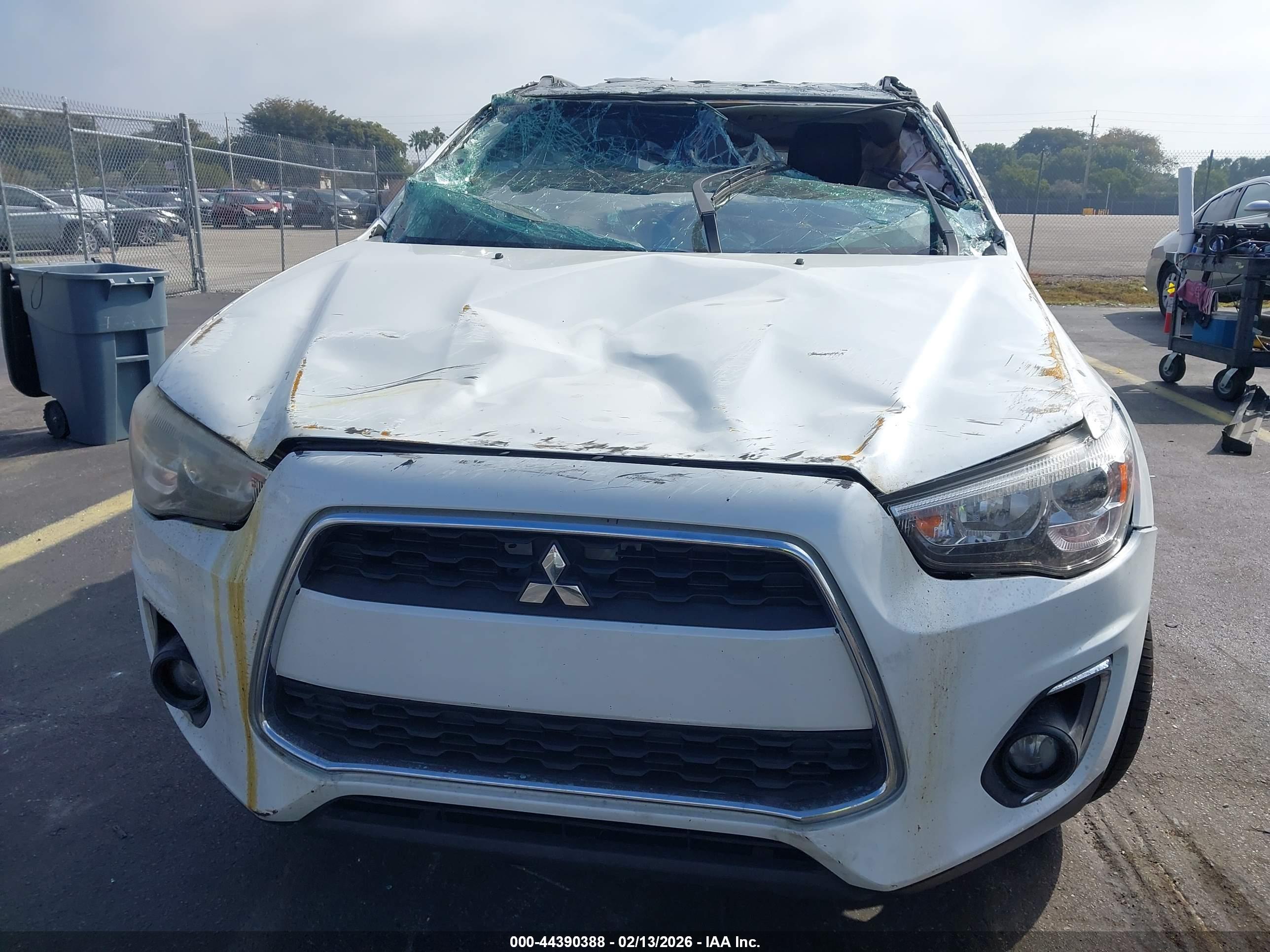 MITSUBISHI OUTLANDER image 6