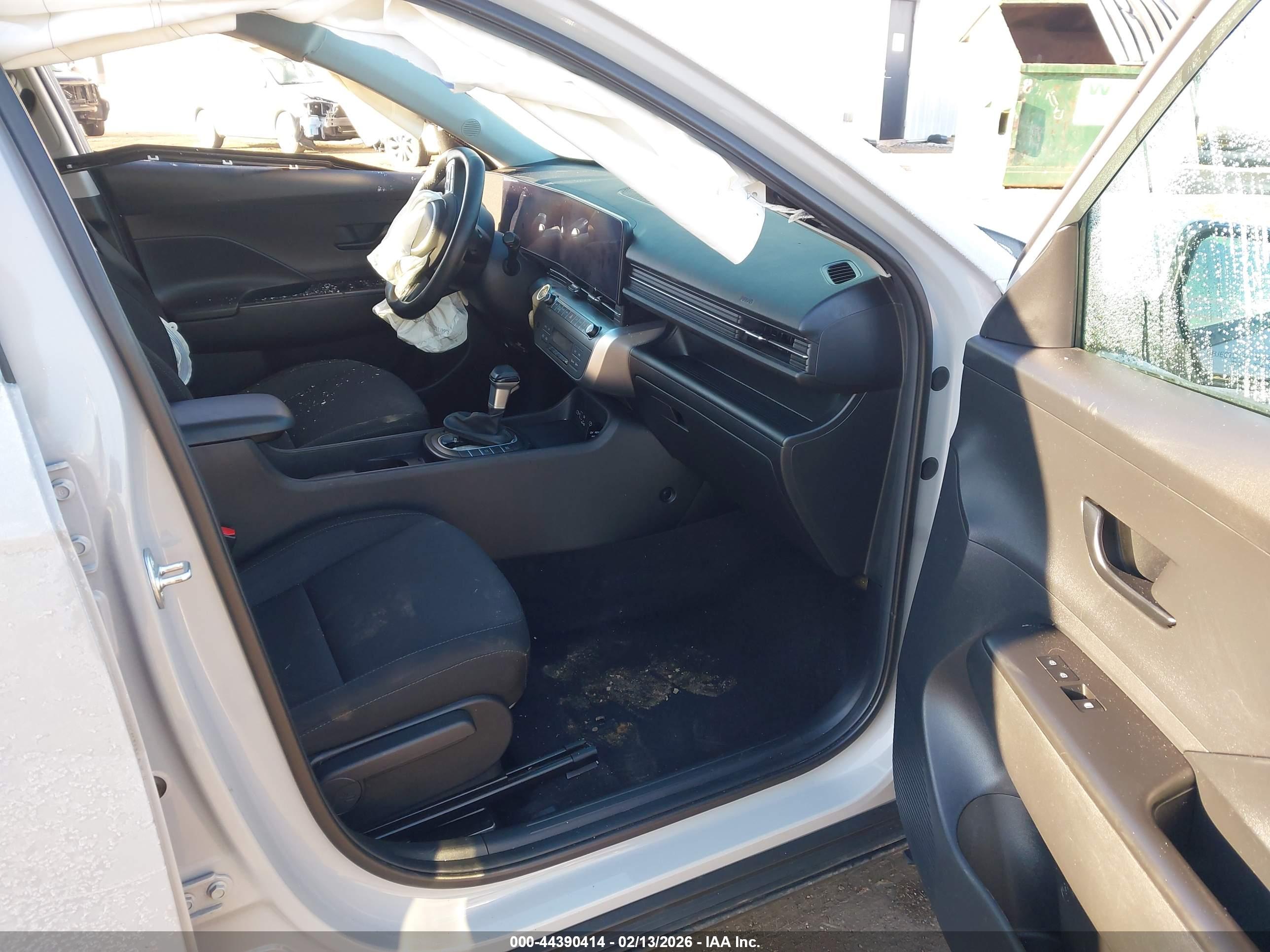 HYUNDAI KONA image 5