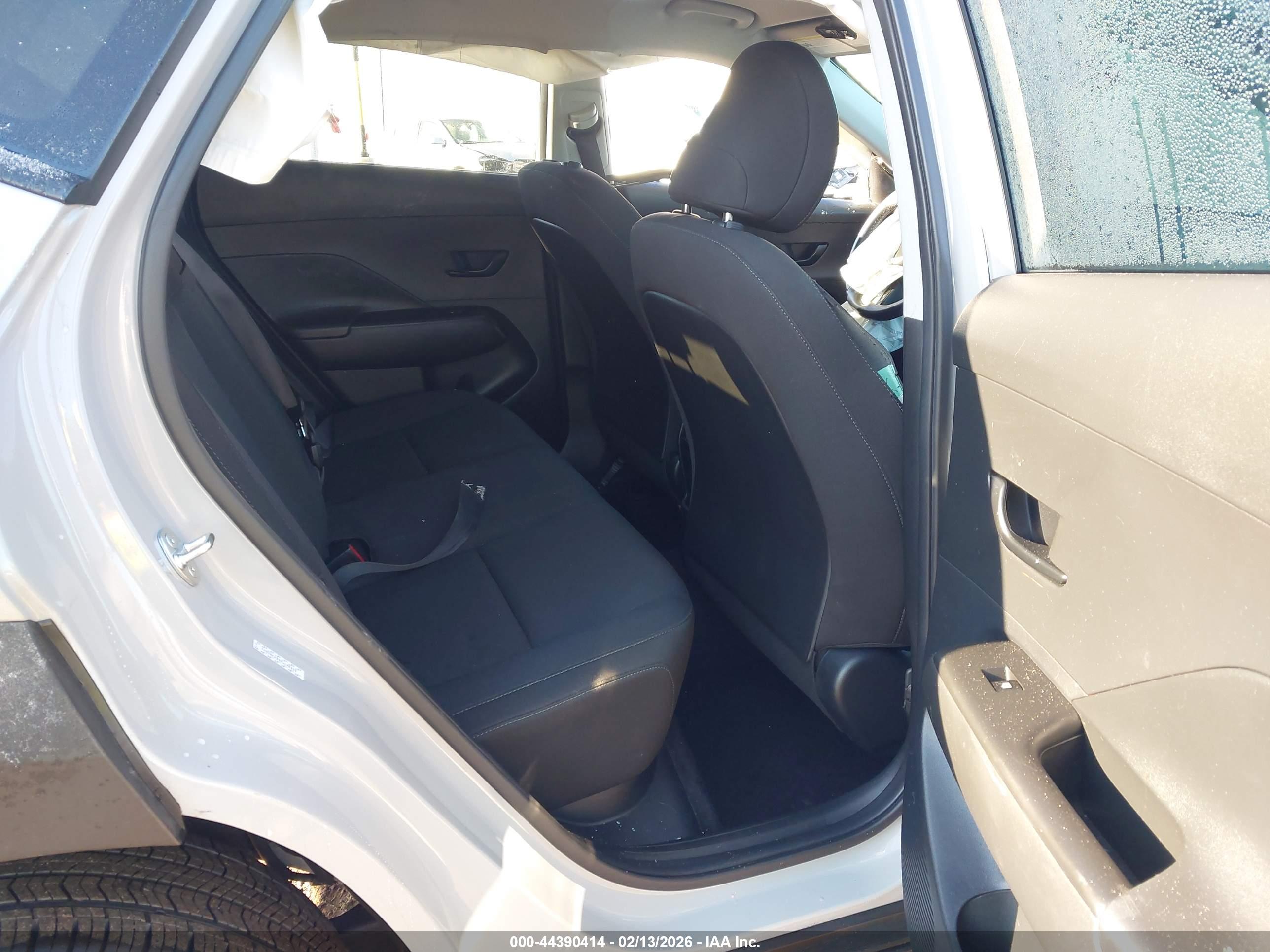 HYUNDAI KONA image 8