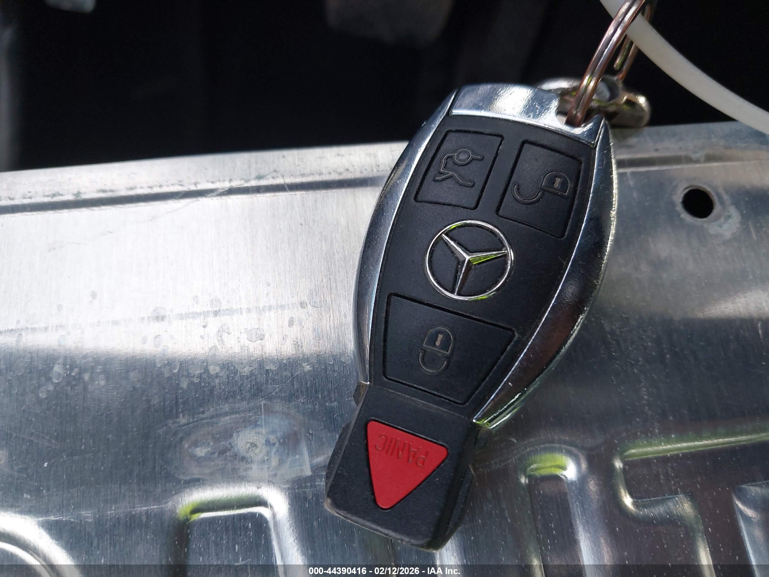 MERCEDES-BENZ E image 11