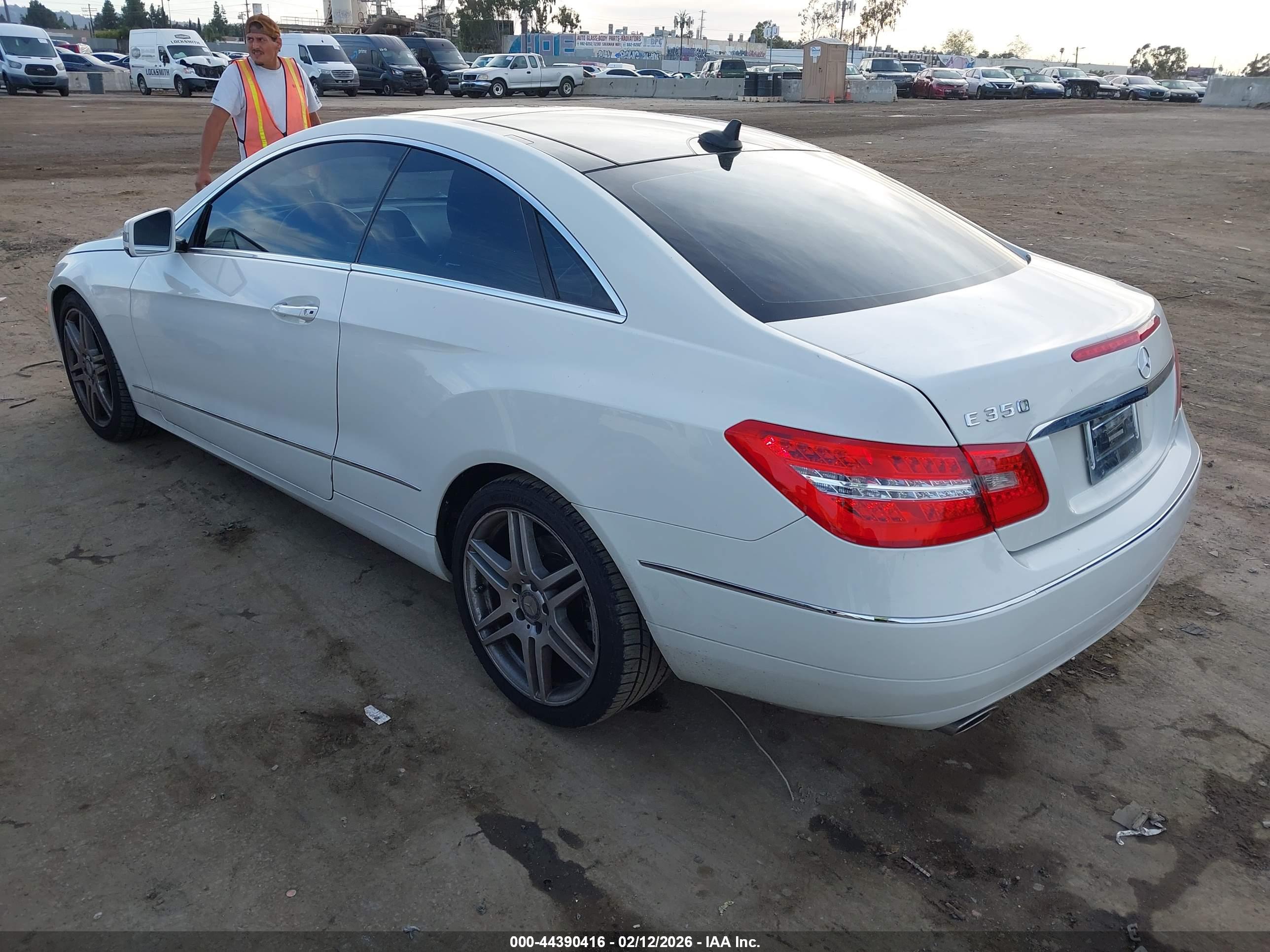 MERCEDES-BENZ E image 3
