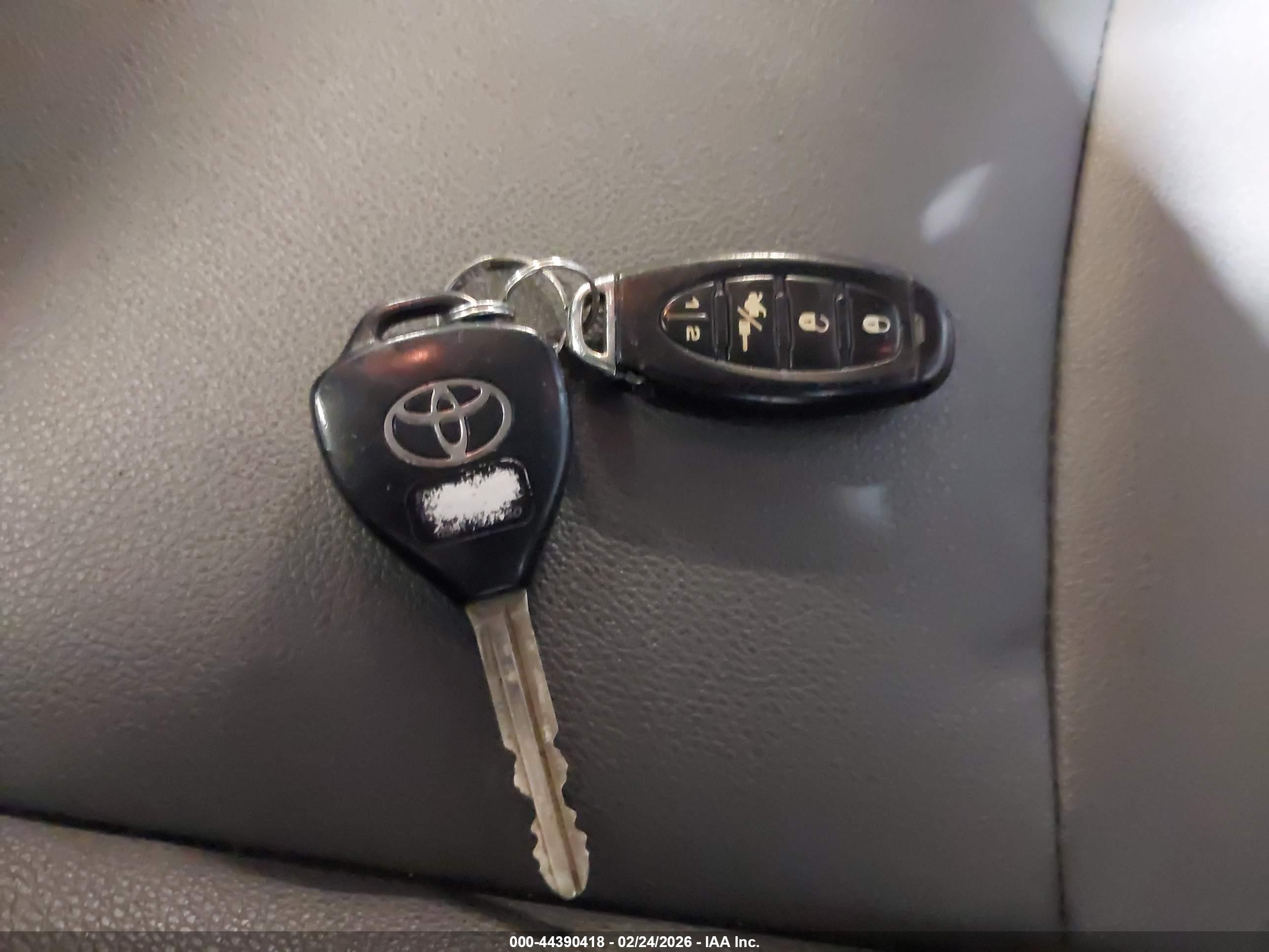 TOYOTA 4RUNNER image 11
