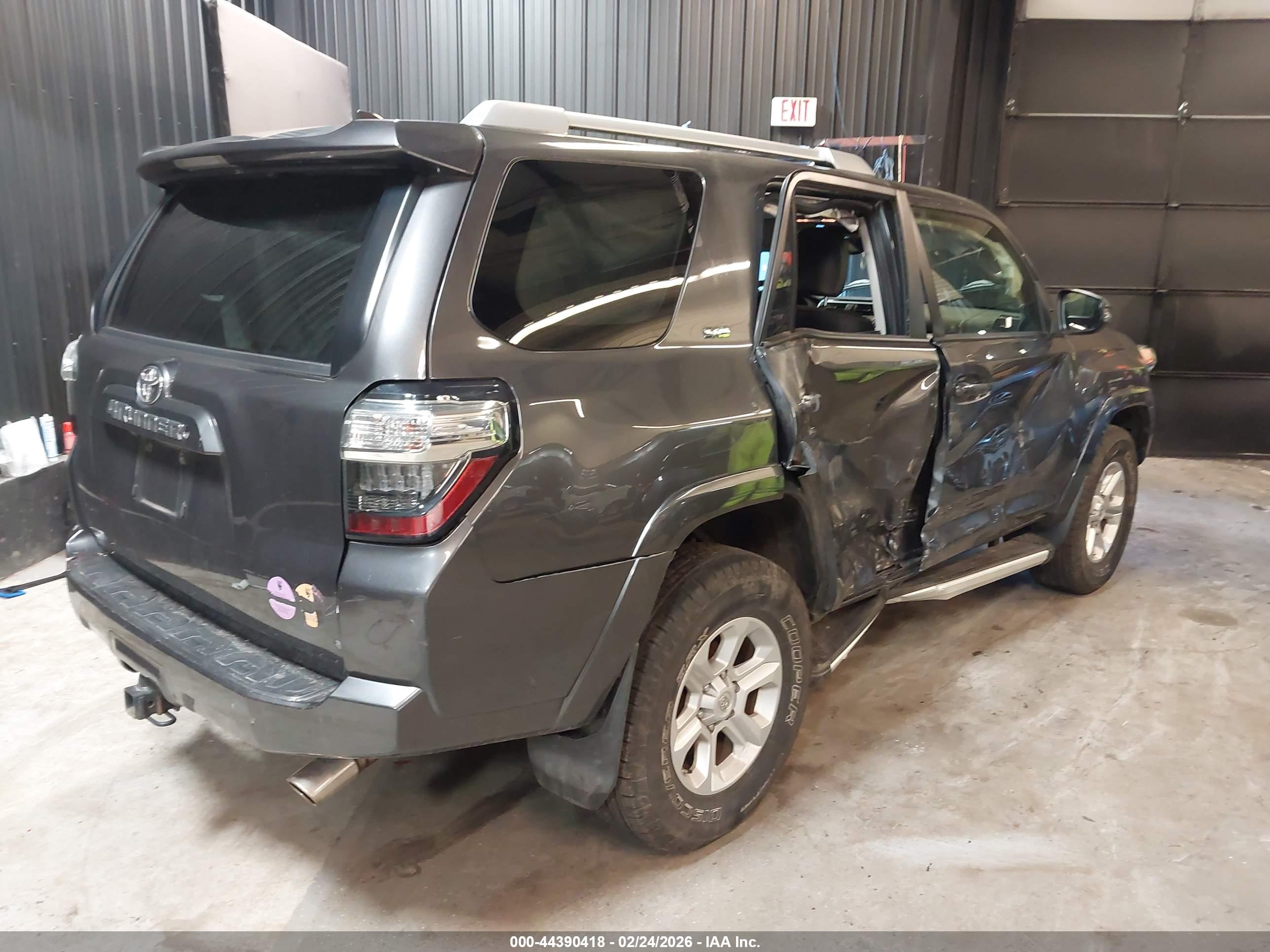 TOYOTA 4RUNNER image 4