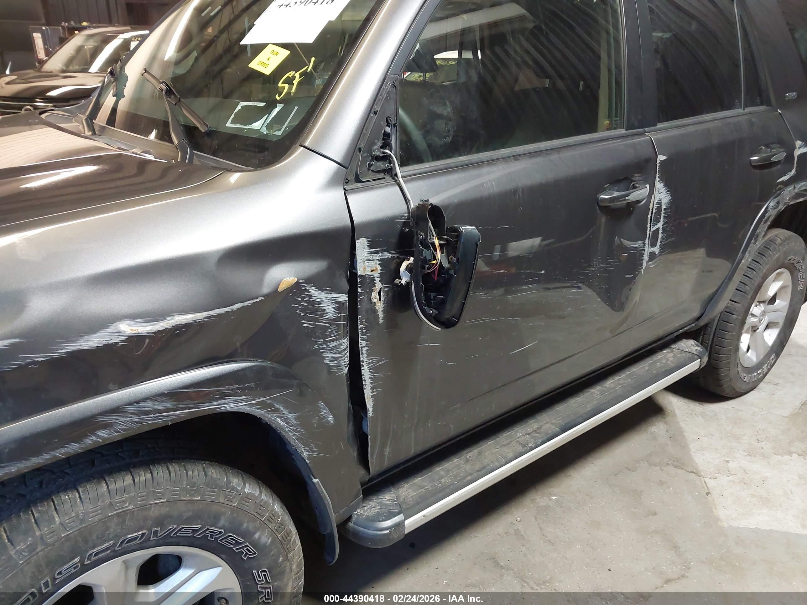 TOYOTA 4RUNNER image 6