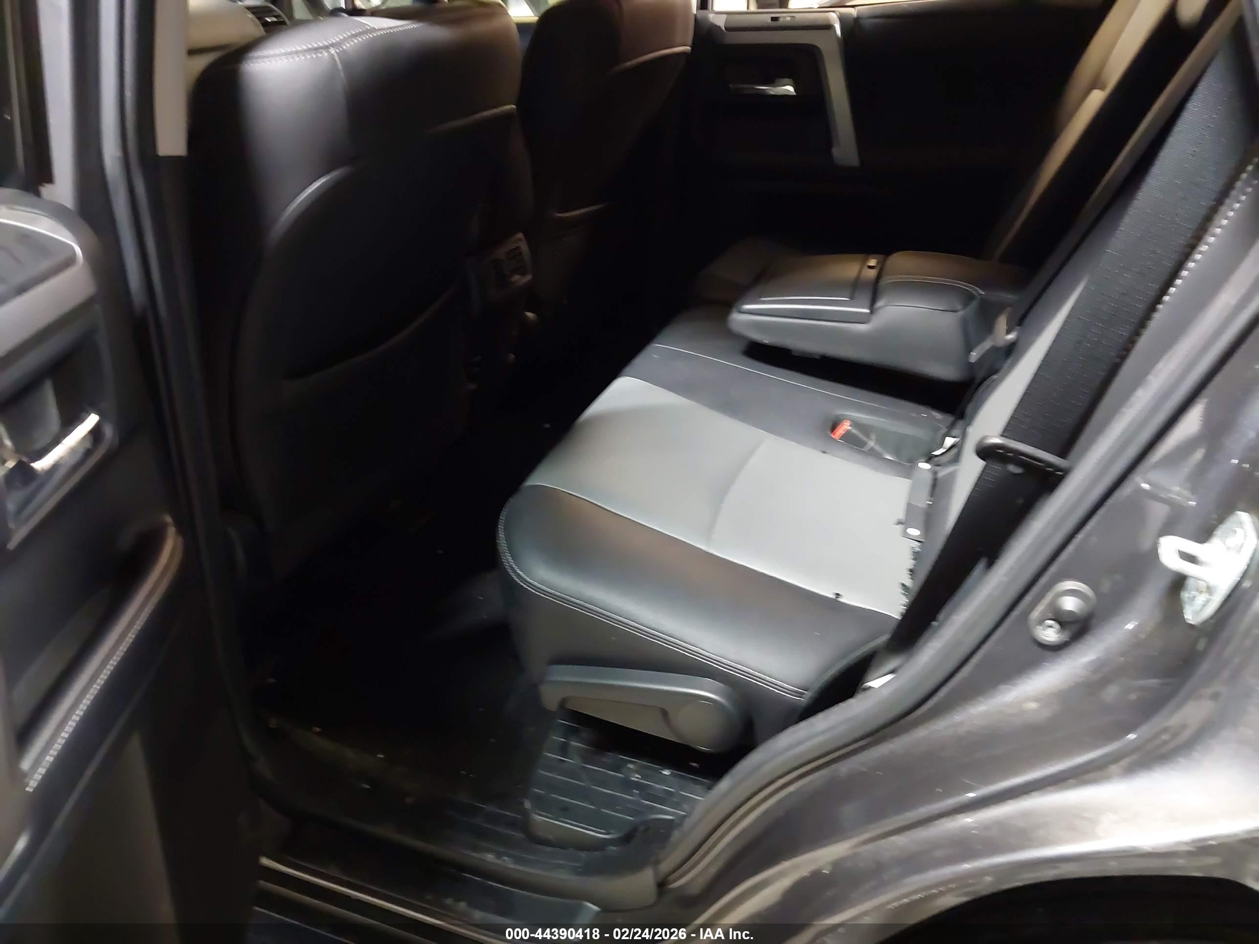 TOYOTA 4RUNNER image 8