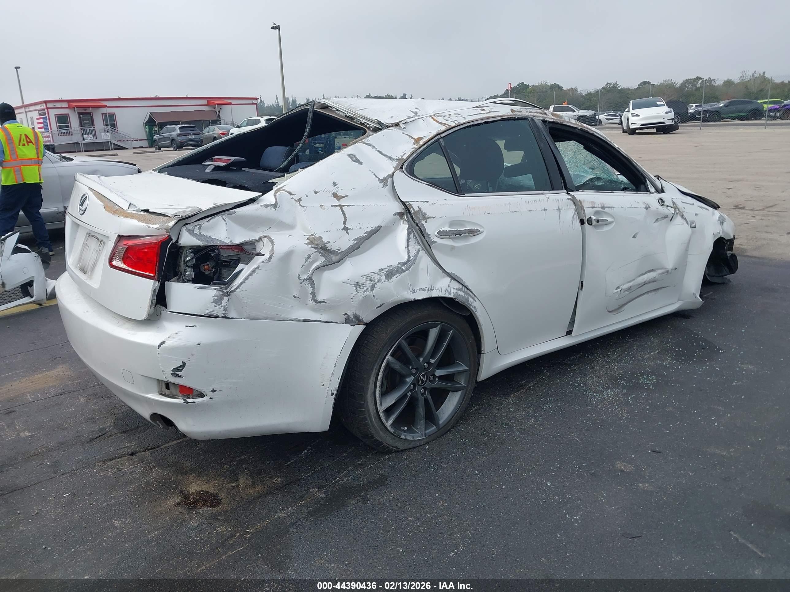 LEXUS IS image 4