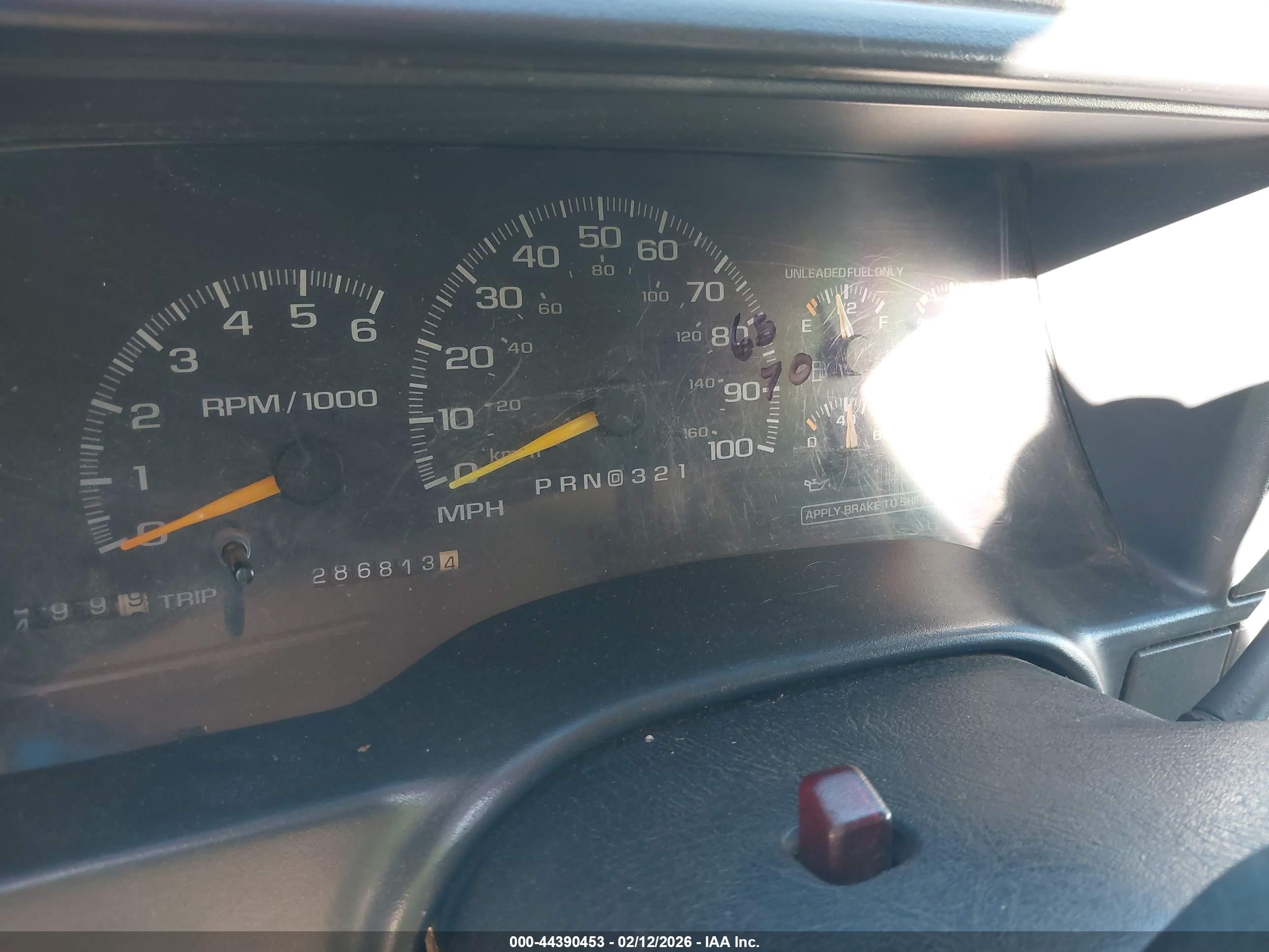 CHEVROLET SUBURBAN image 7