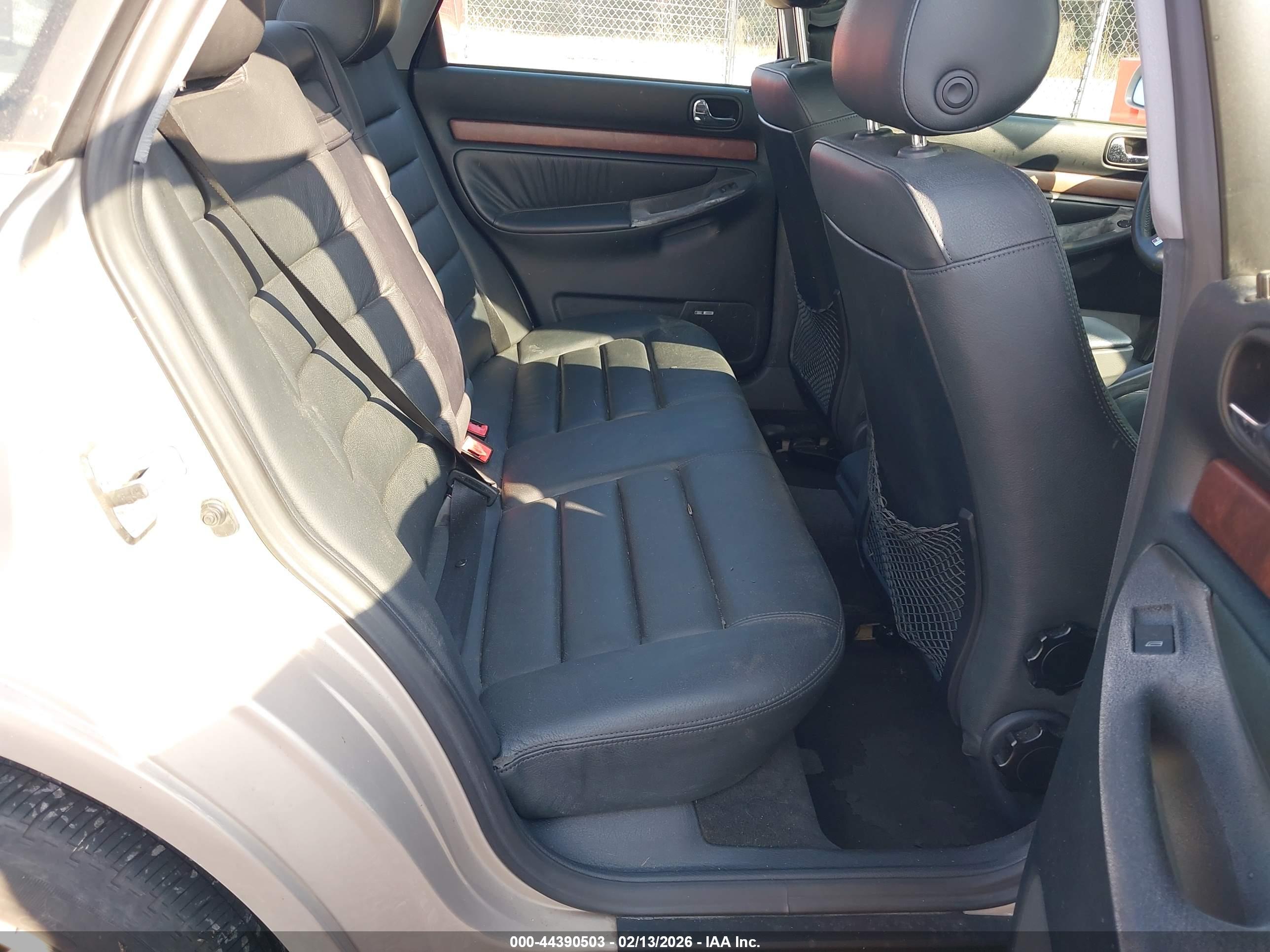 AUDI A4 image 8