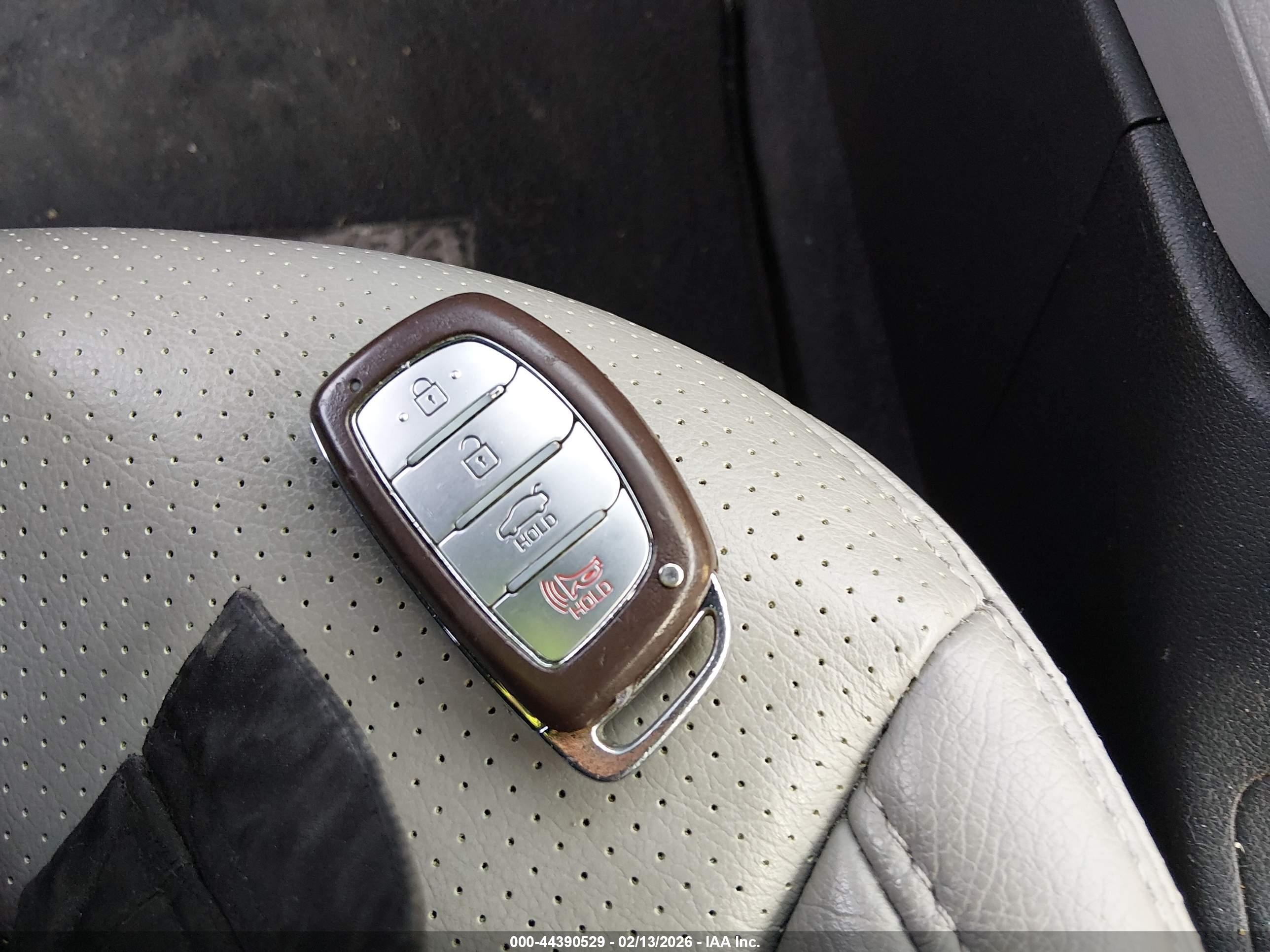 HYUNDAI ELANTRA image 11