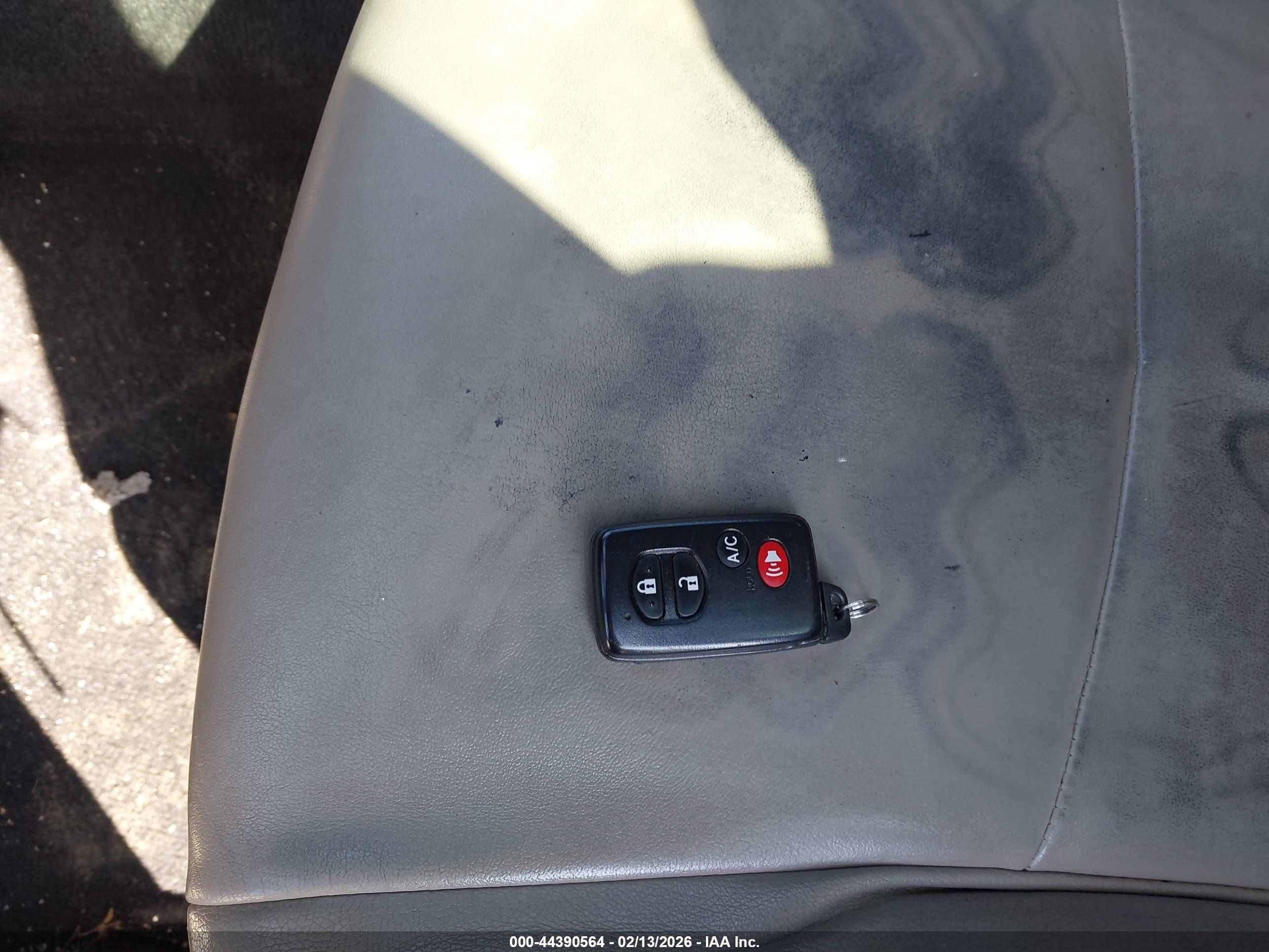 TOYOTA PRIUS image 11