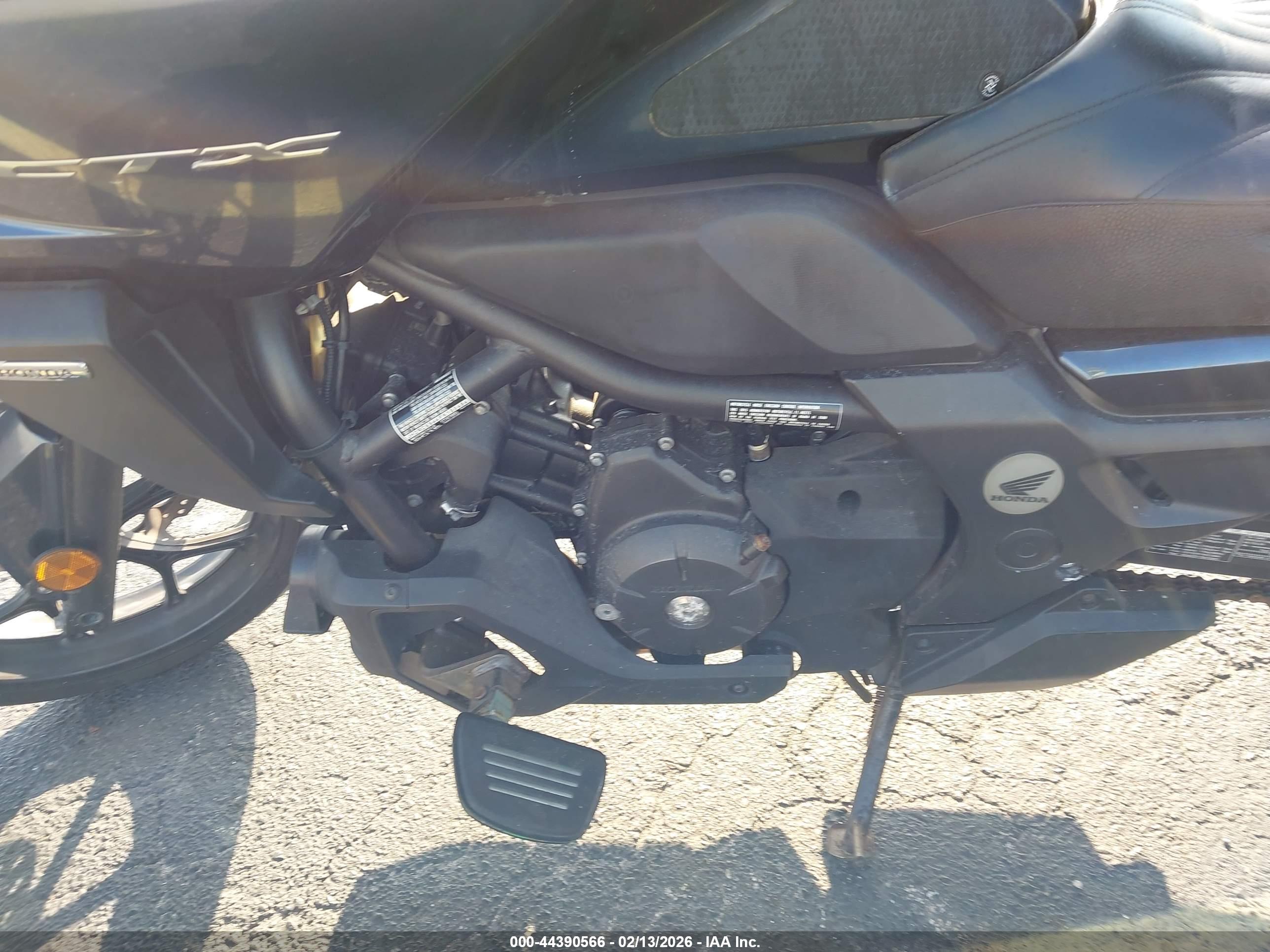 HONDA CTX700 image 9