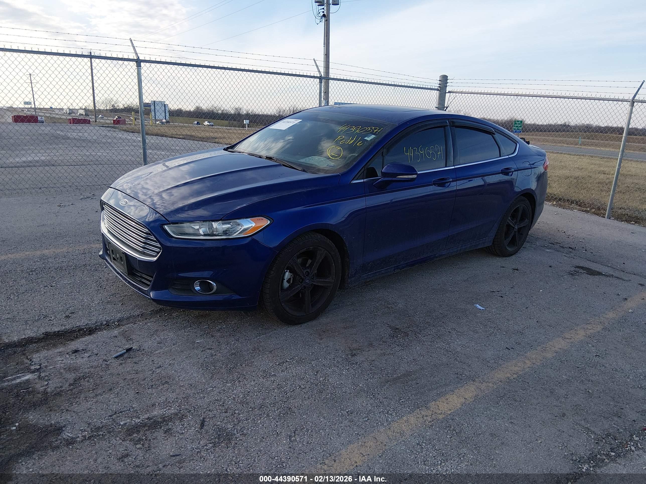 FORD FUSION image 2