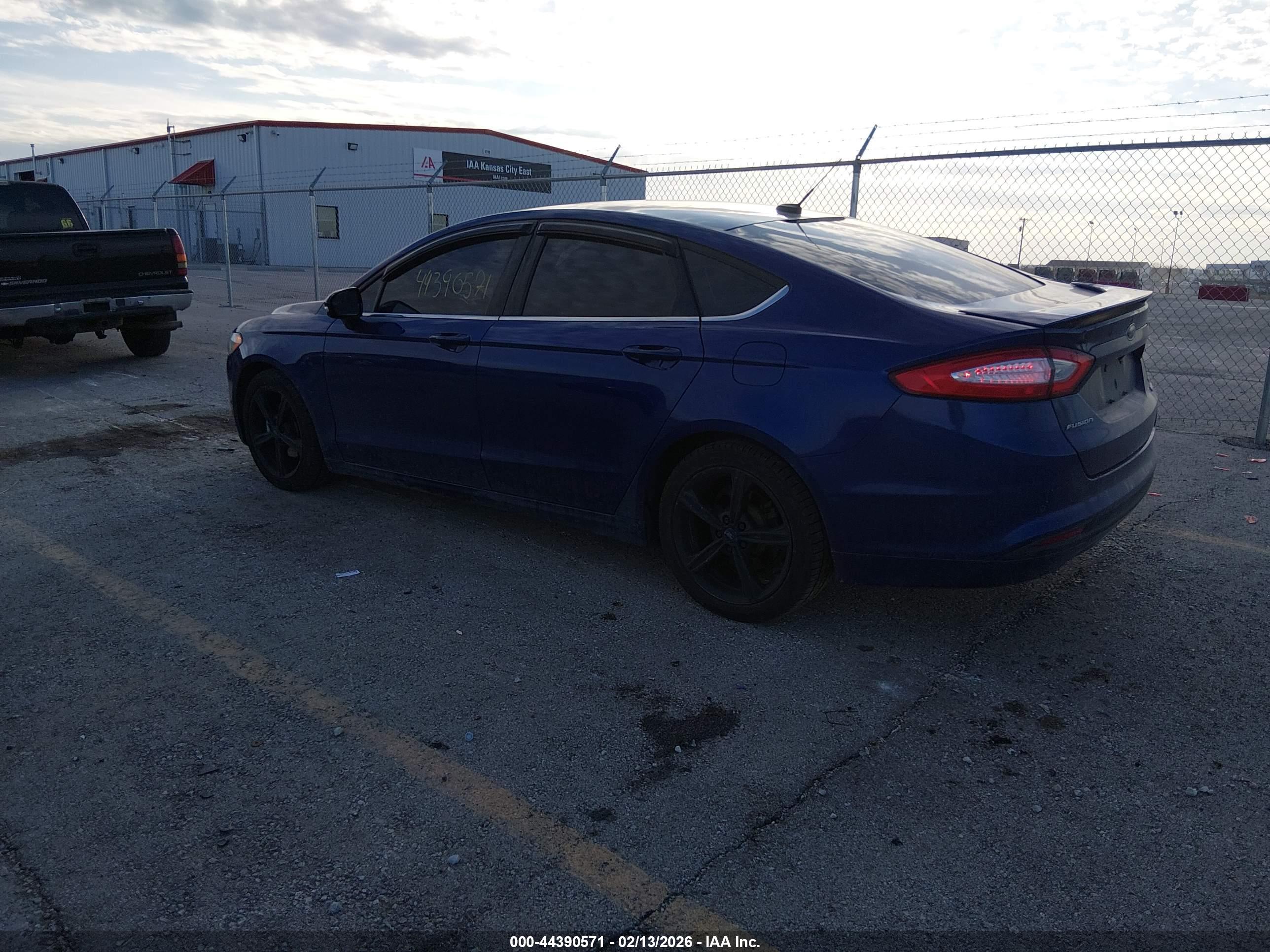 FORD FUSION image 3