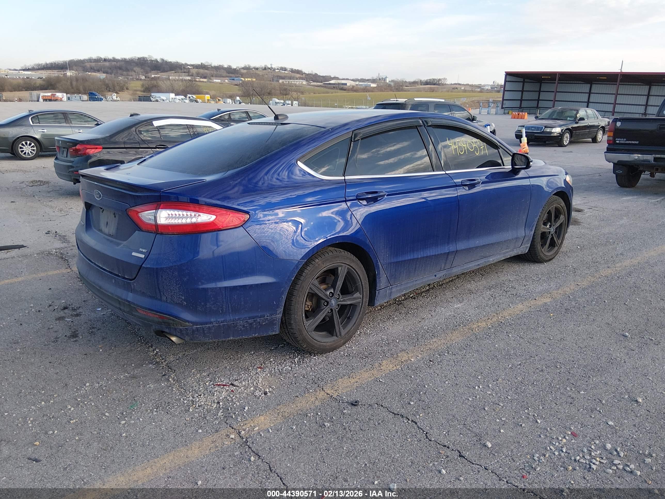 FORD FUSION image 4