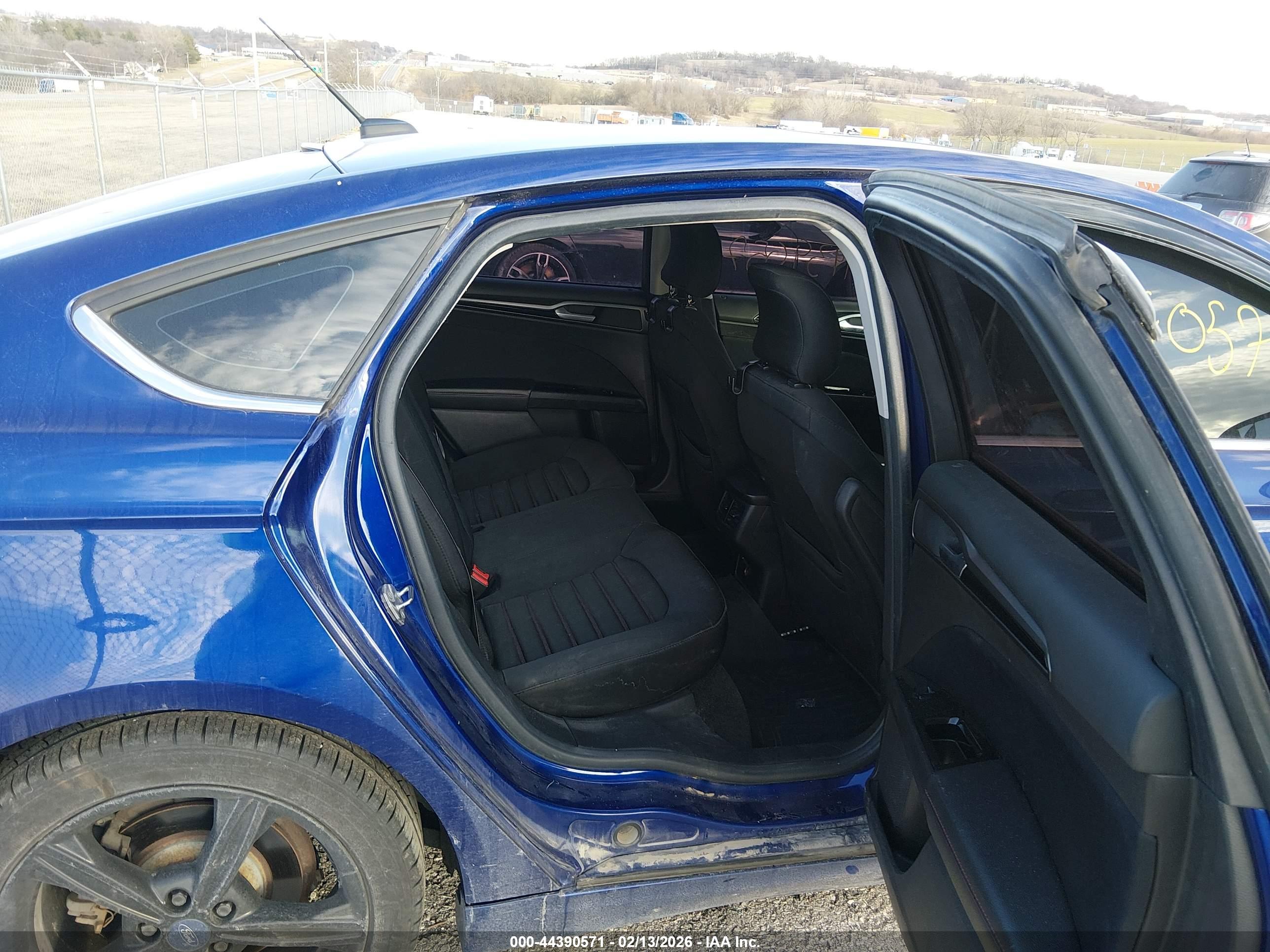 FORD FUSION image 8