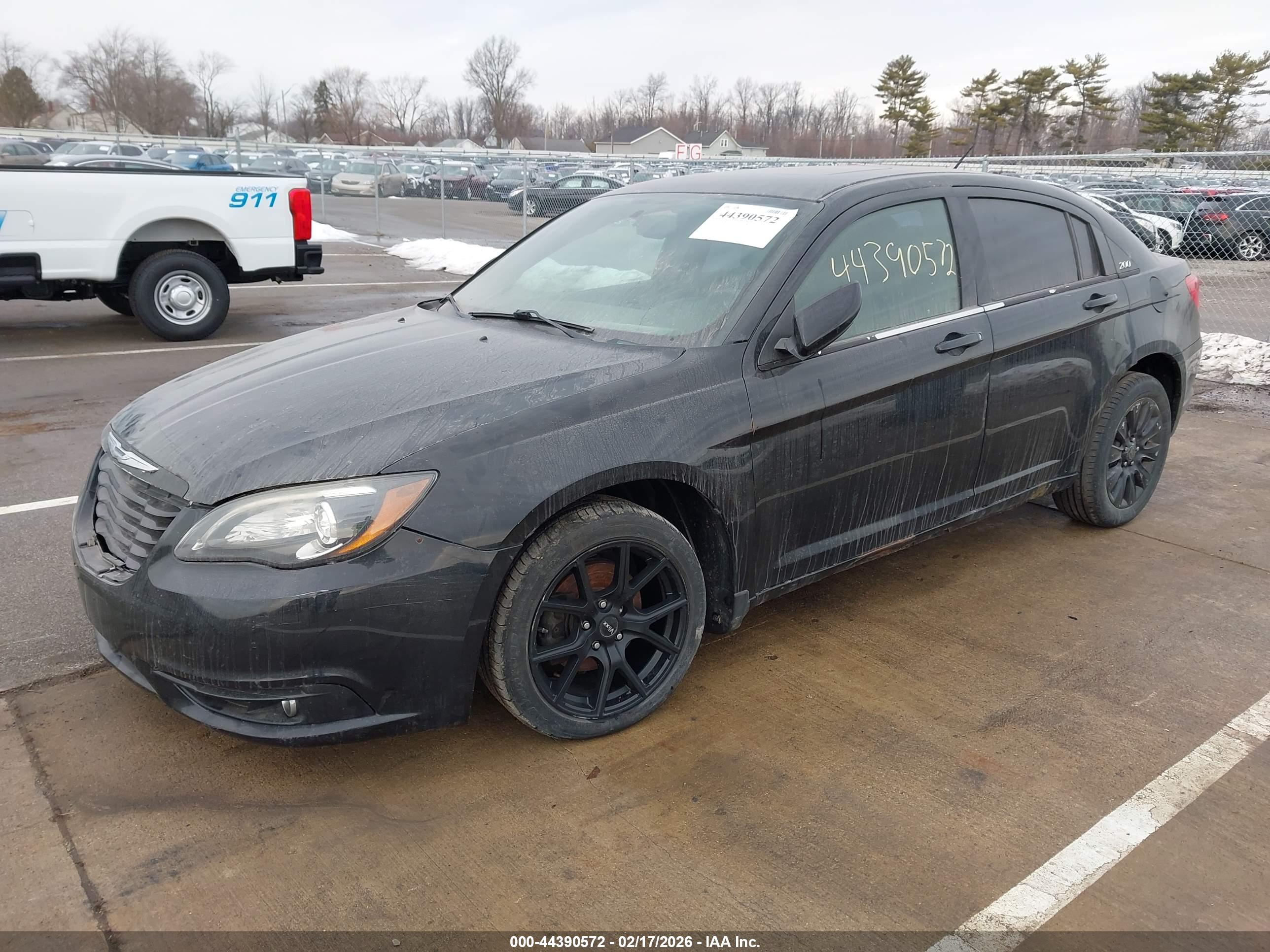 CHRYSLER 200 image 2