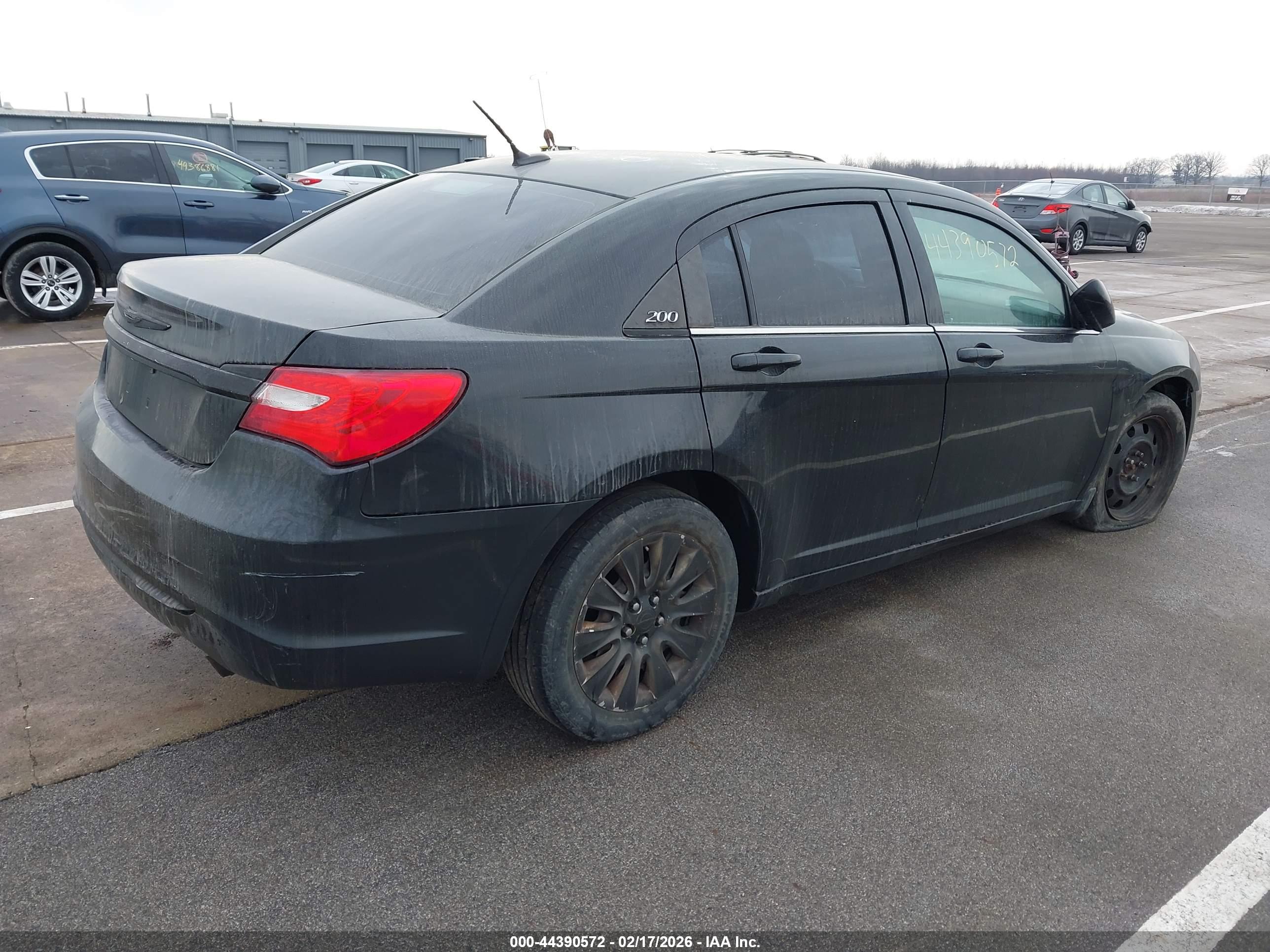 CHRYSLER 200 image 4