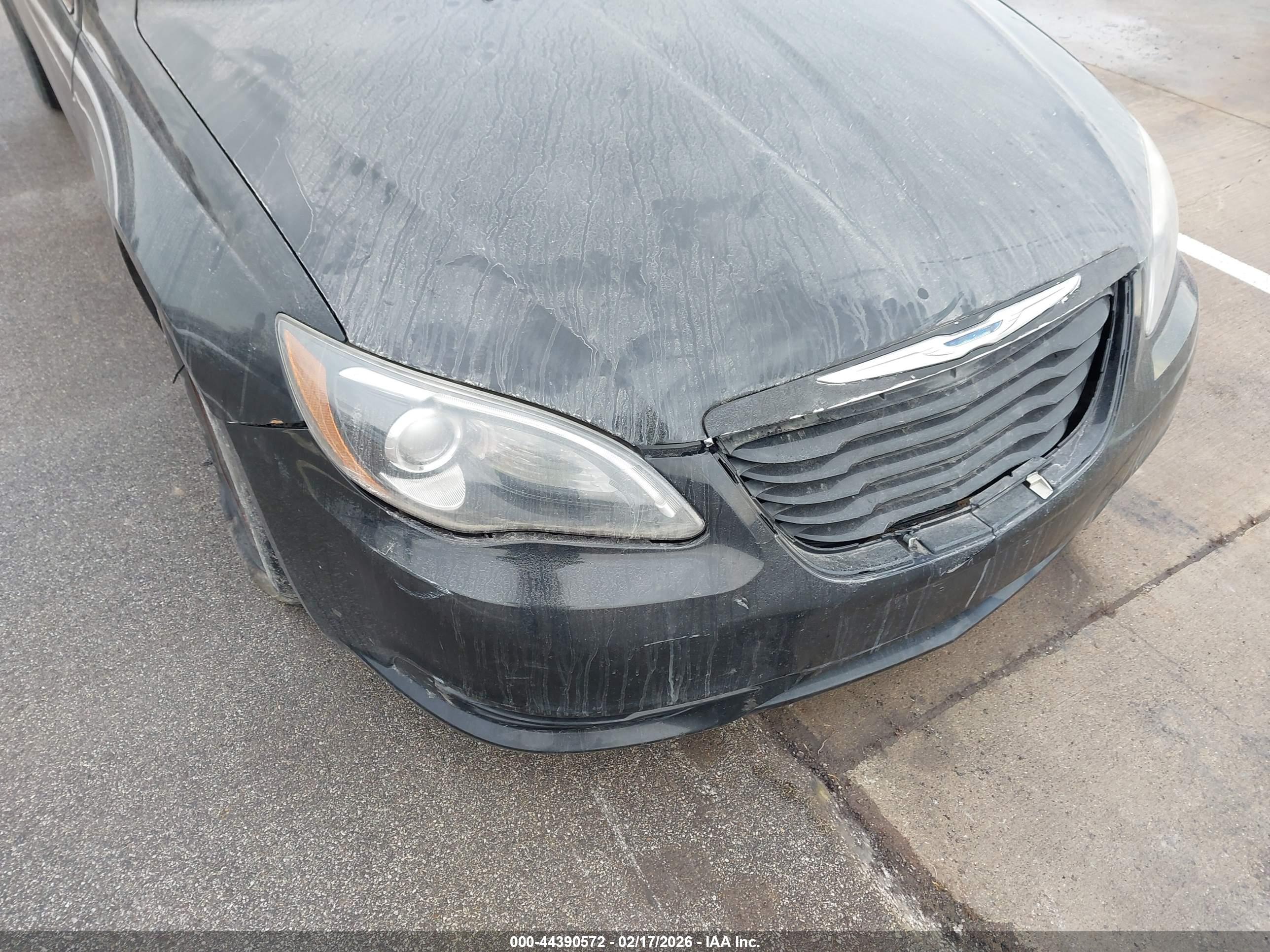 CHRYSLER 200 image 6