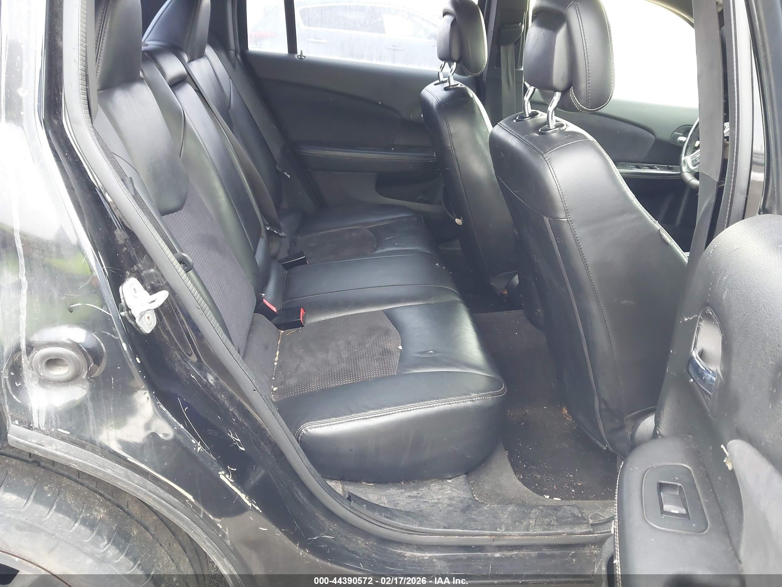 CHRYSLER 200 image 8