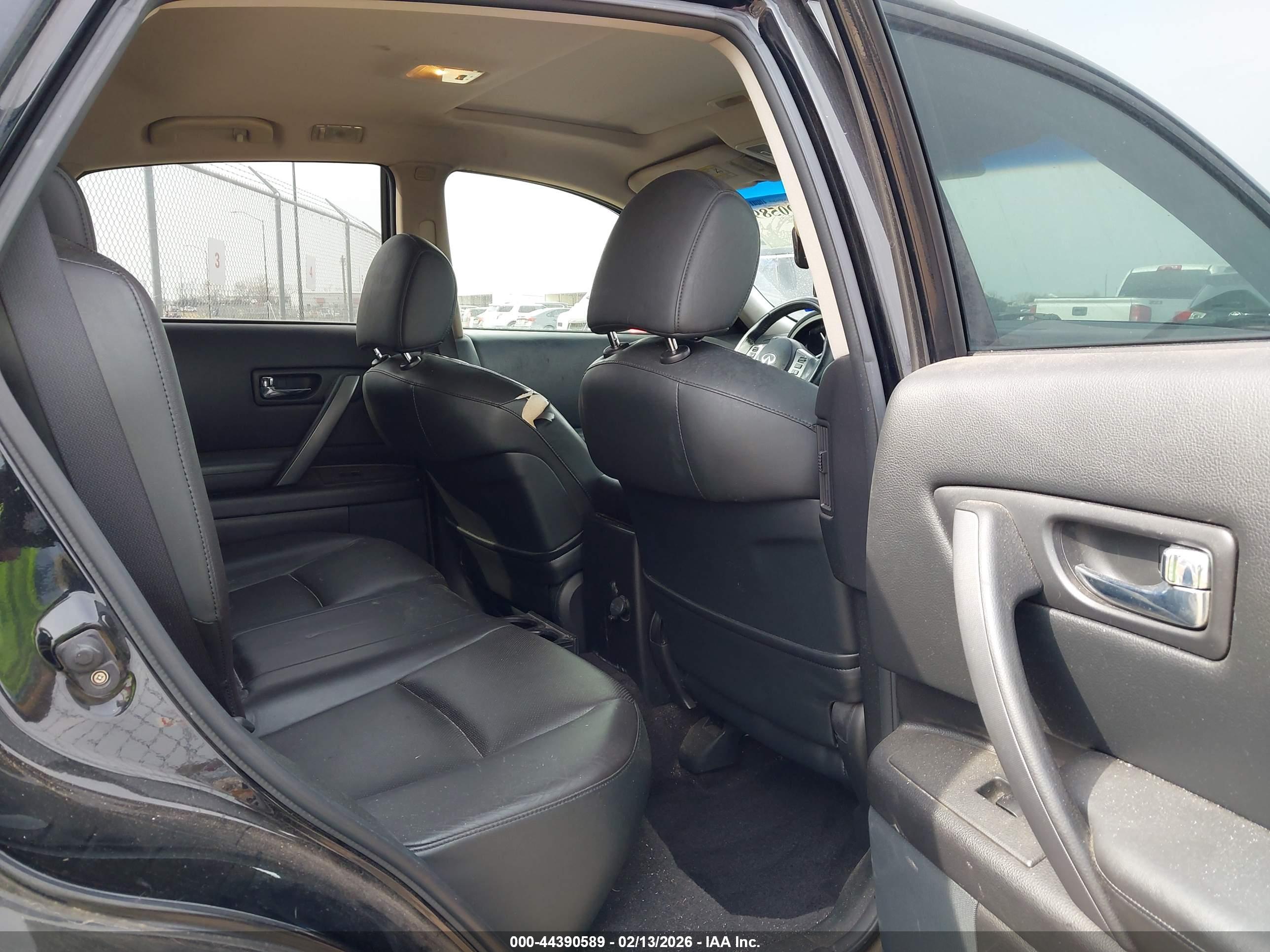 INFINITI FX35 image 8