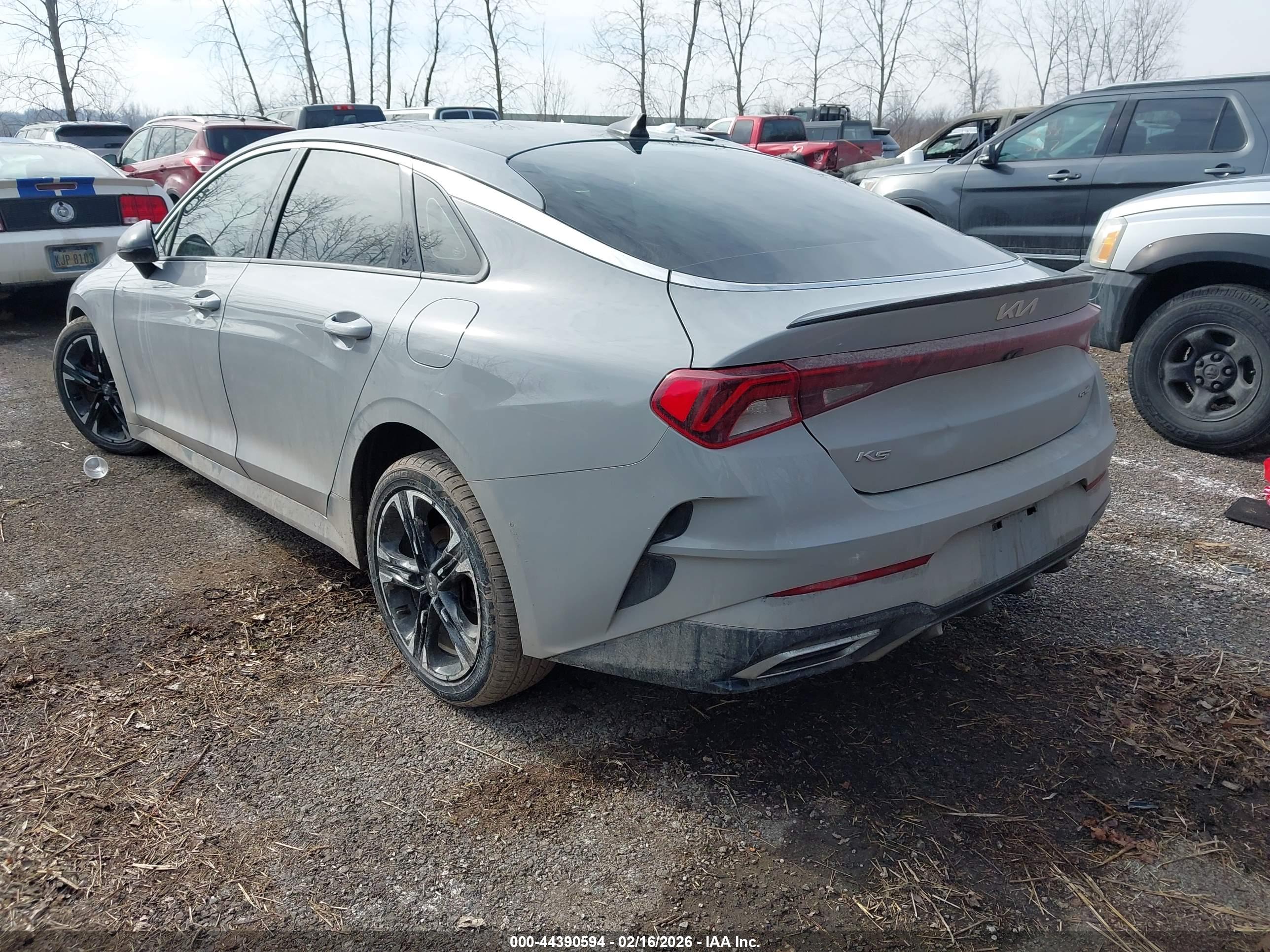 KIA K5 image 3