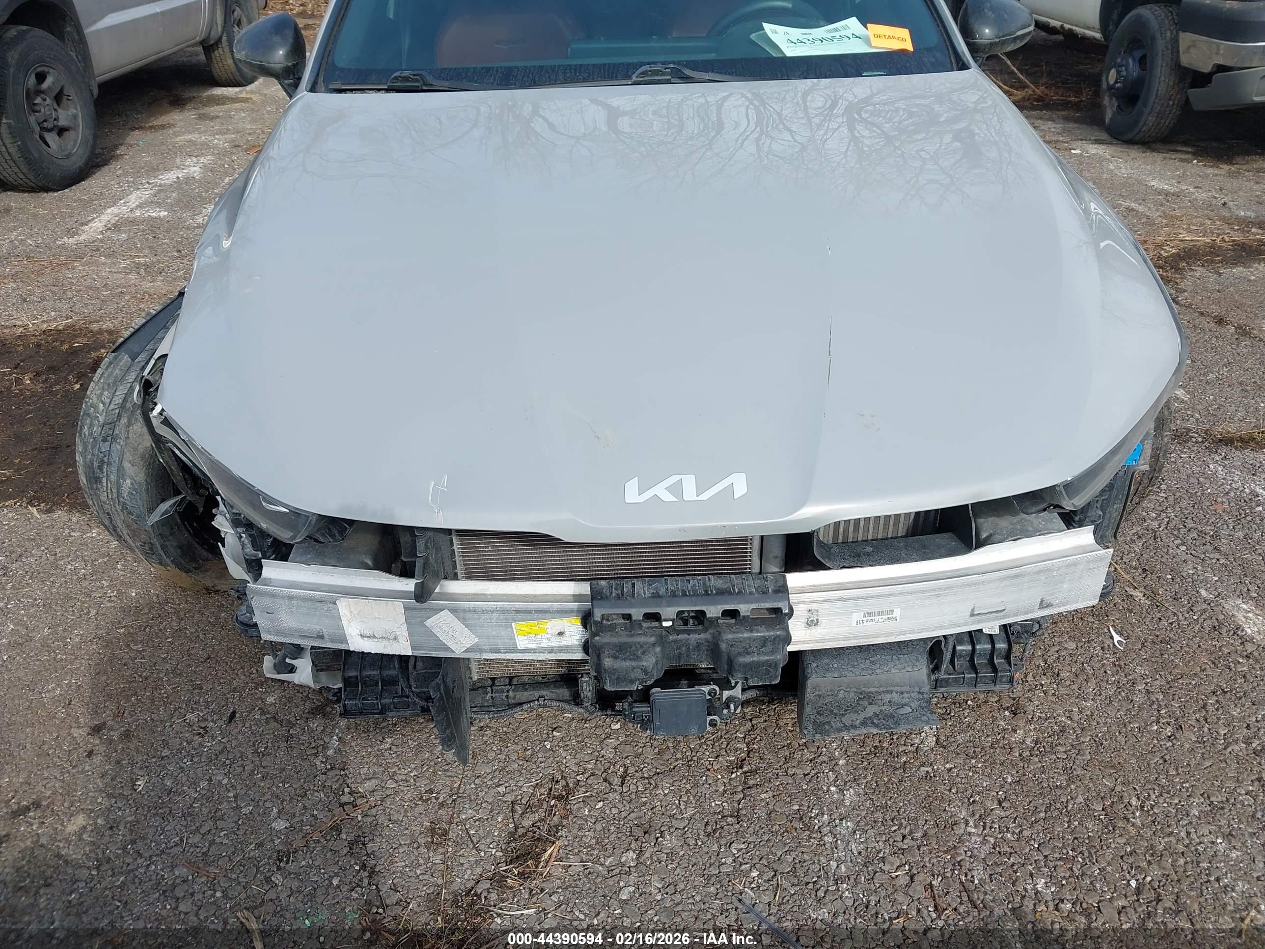 KIA K5 image 6
