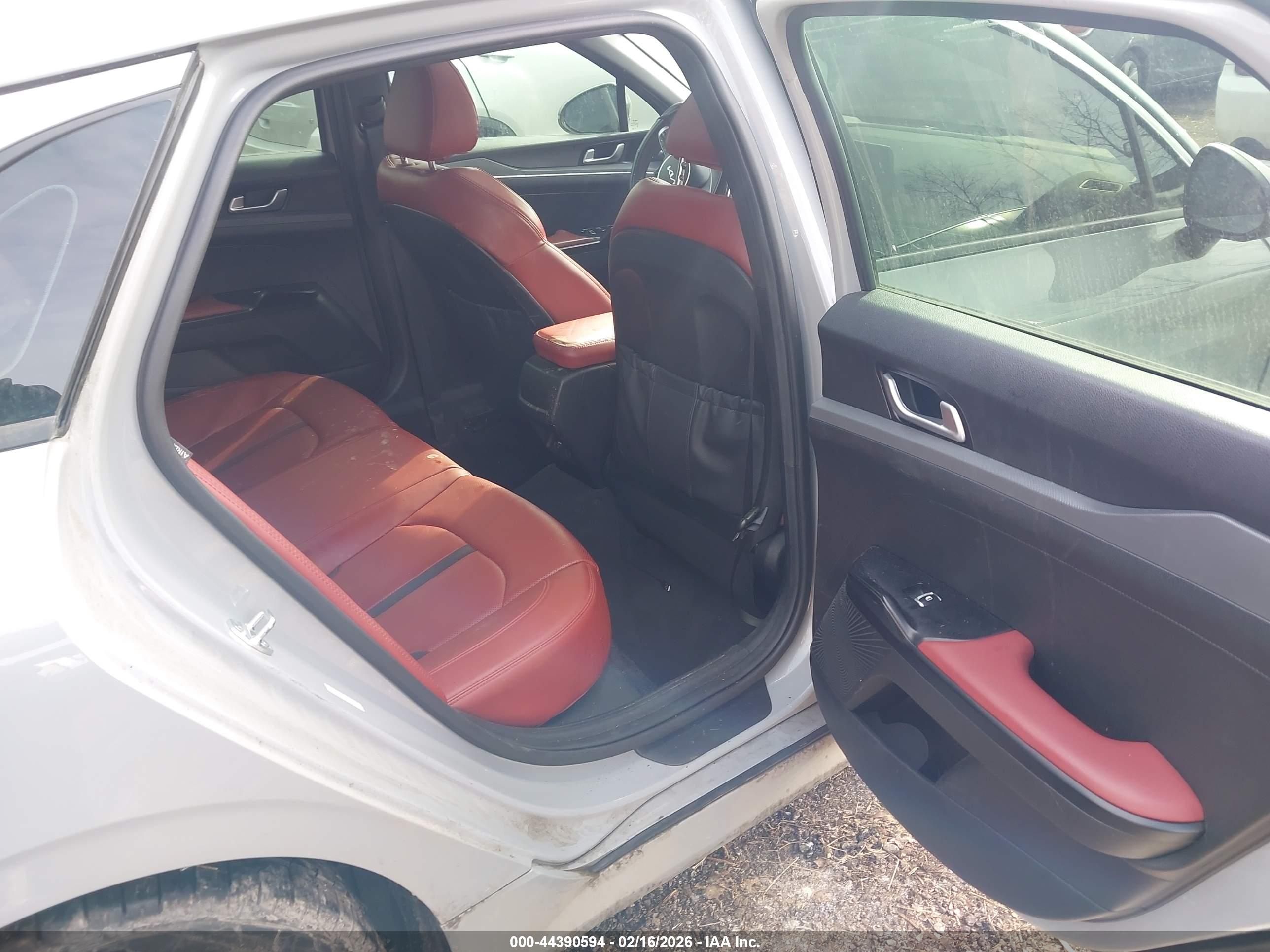 KIA K5 image 8