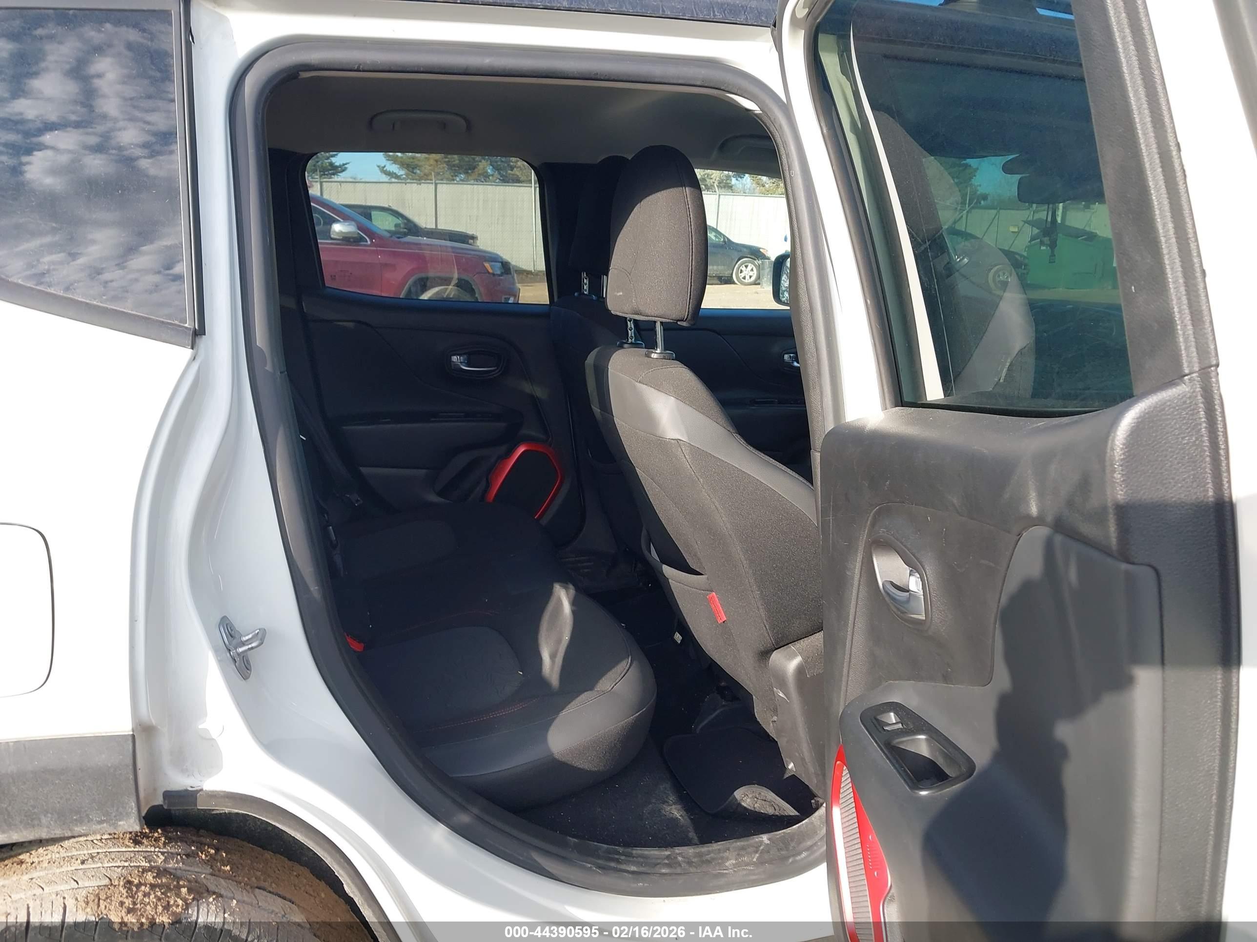 JEEP RENEGADE image 8