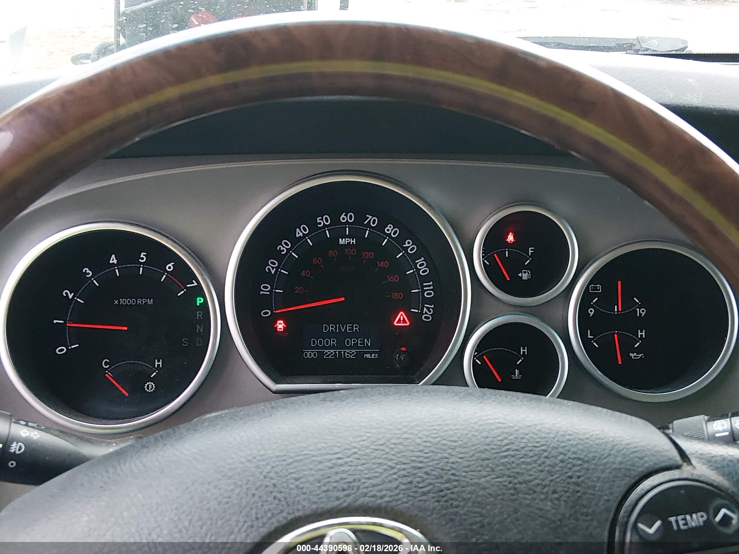 TOYOTA SEQUOIA image 7