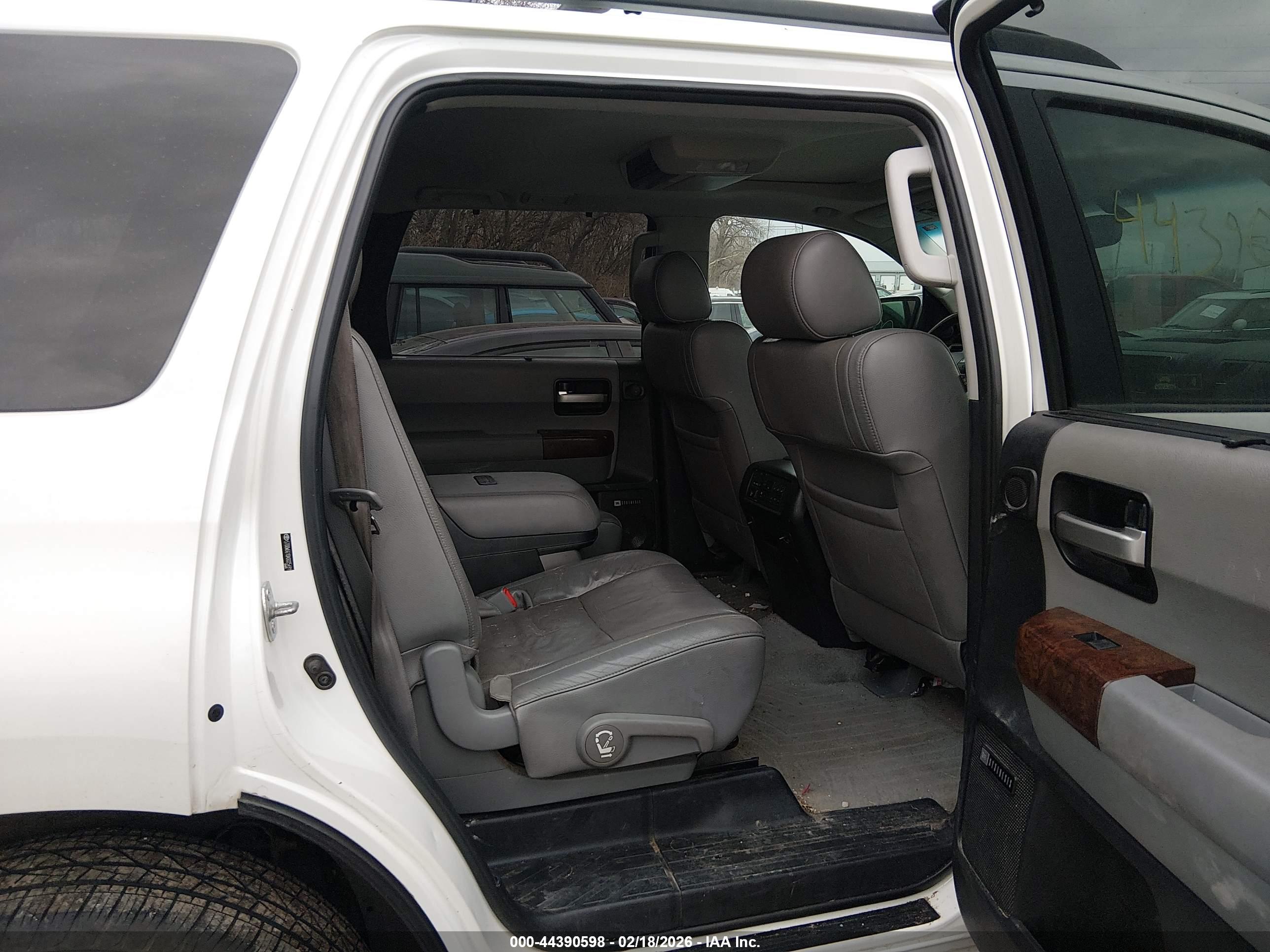 TOYOTA SEQUOIA image 8