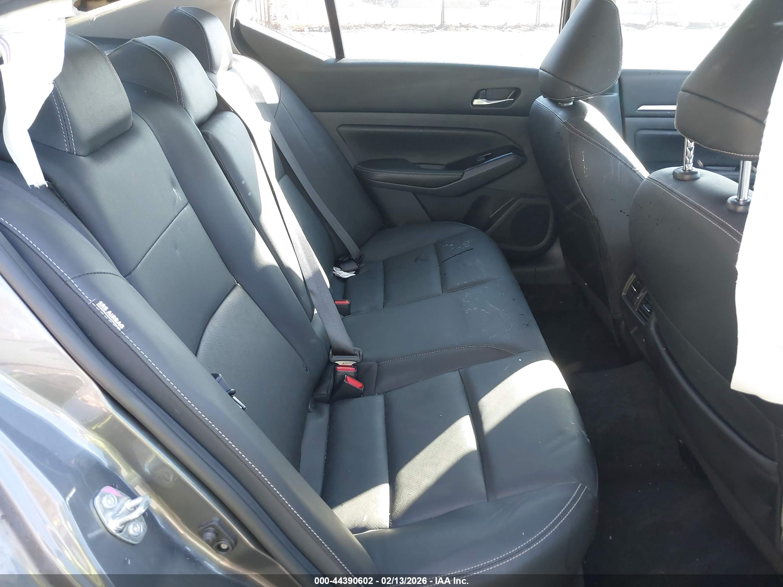 NISSAN ALTIMA image 8