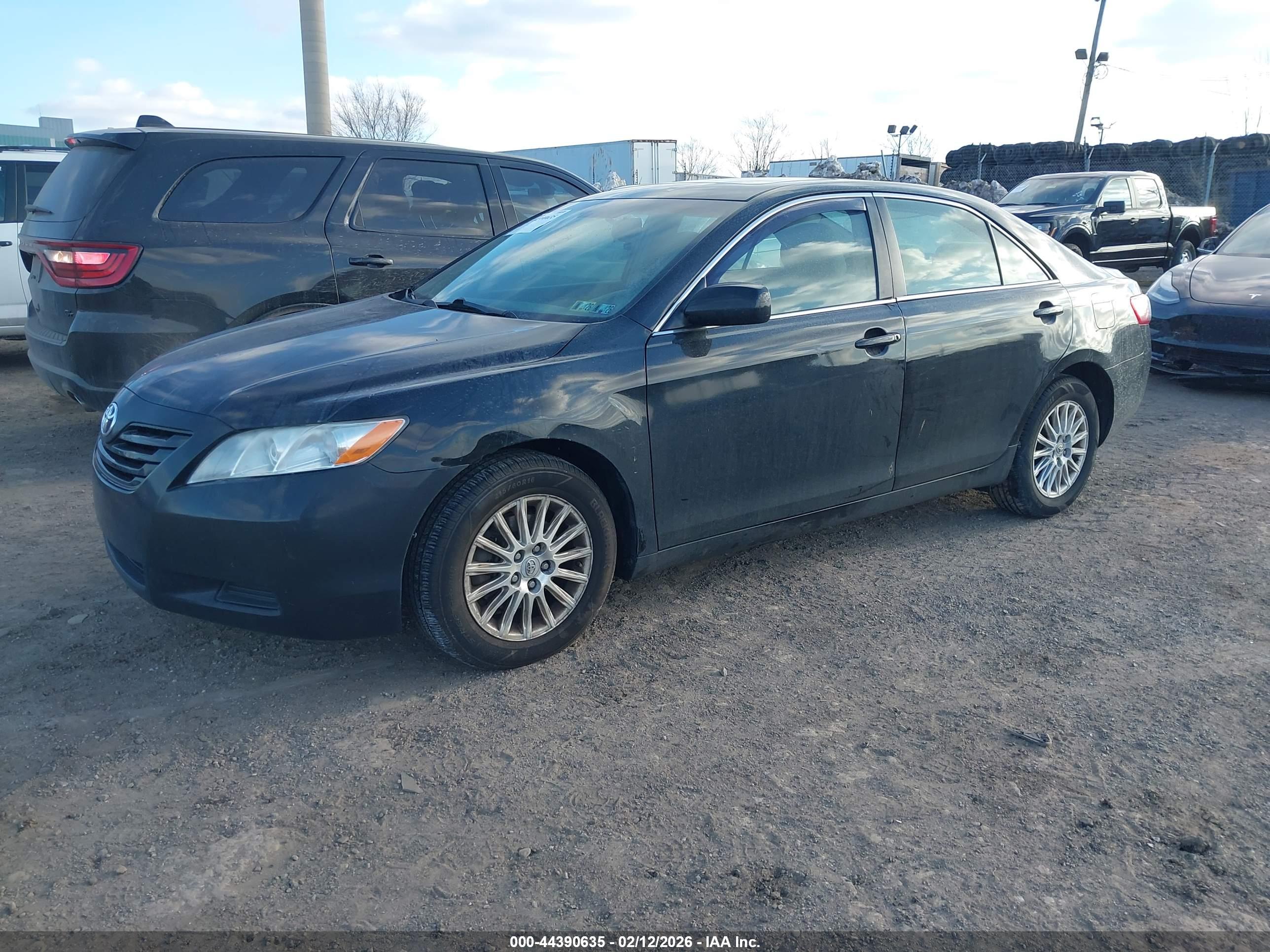 TOYOTA CAMRY image 2