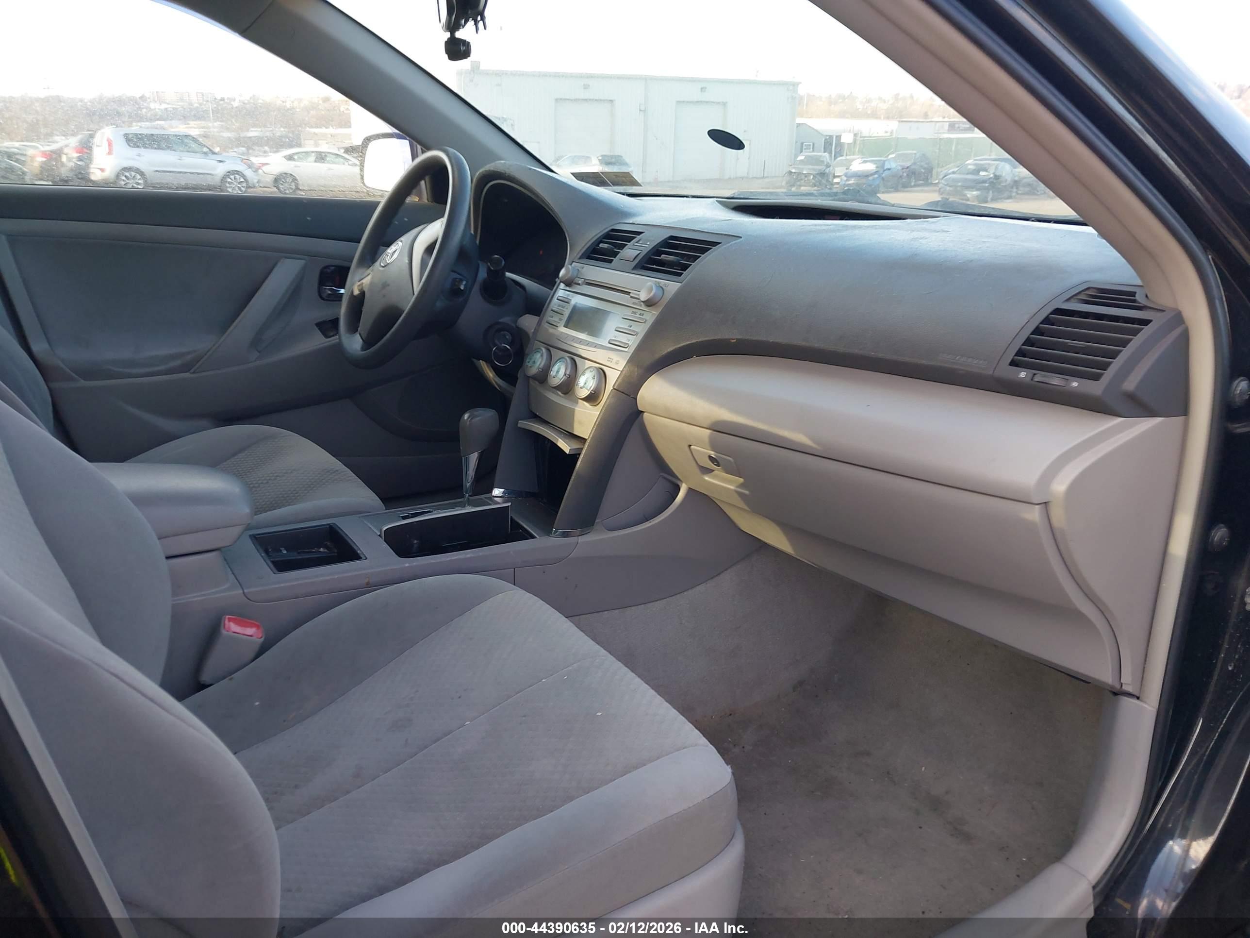 TOYOTA CAMRY image 5