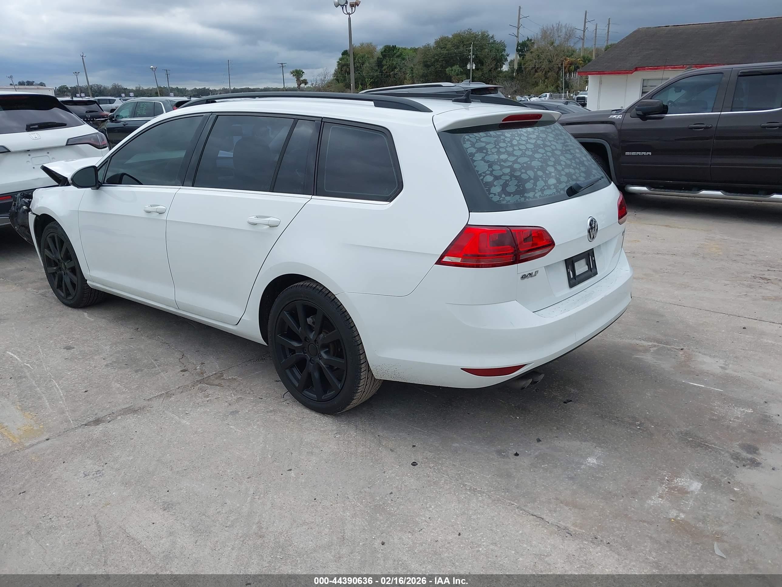 VOLKSWAGEN GOLF image 3