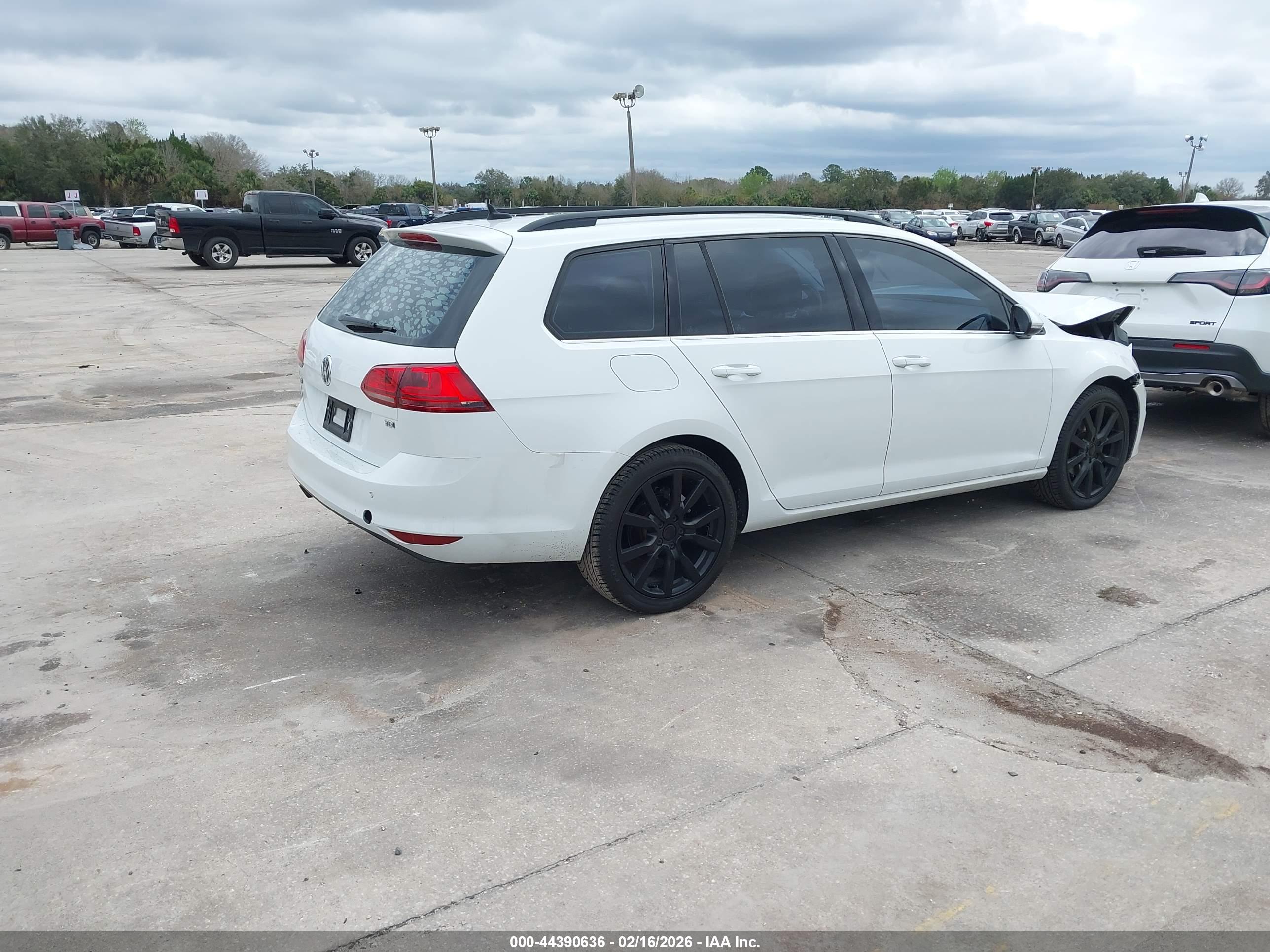 VOLKSWAGEN GOLF image 4