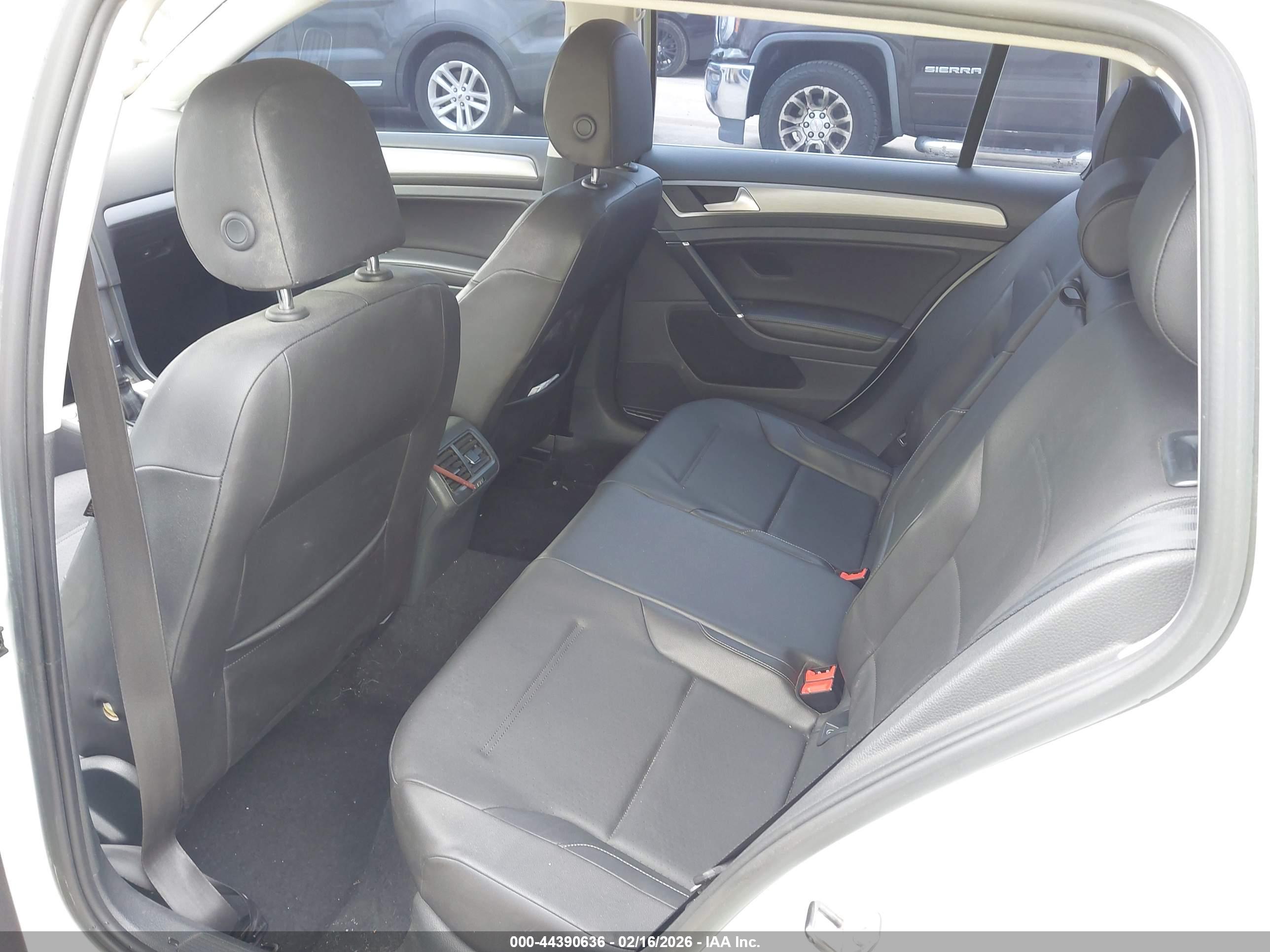 VOLKSWAGEN GOLF image 8