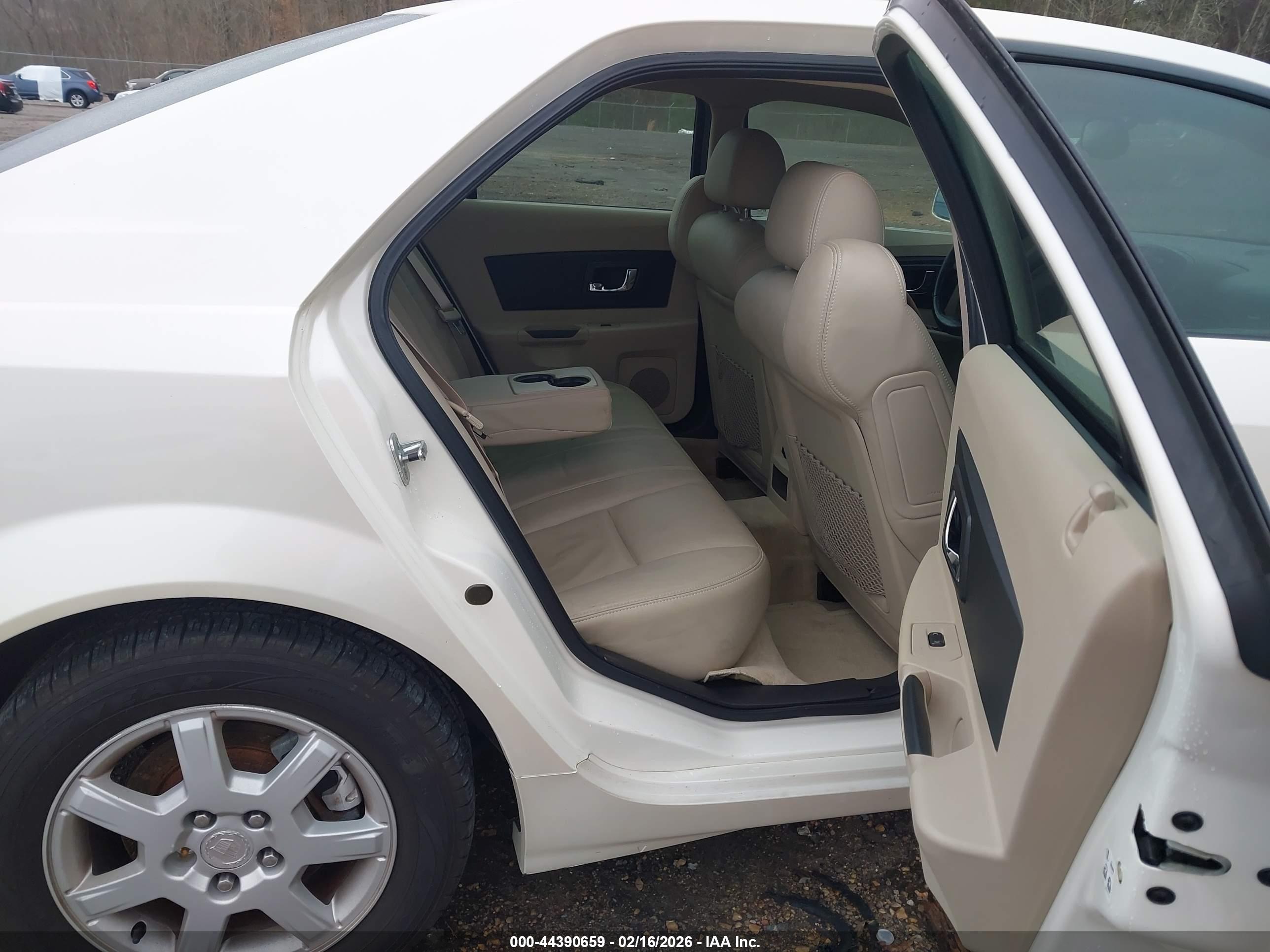 CADILLAC CTS image 8