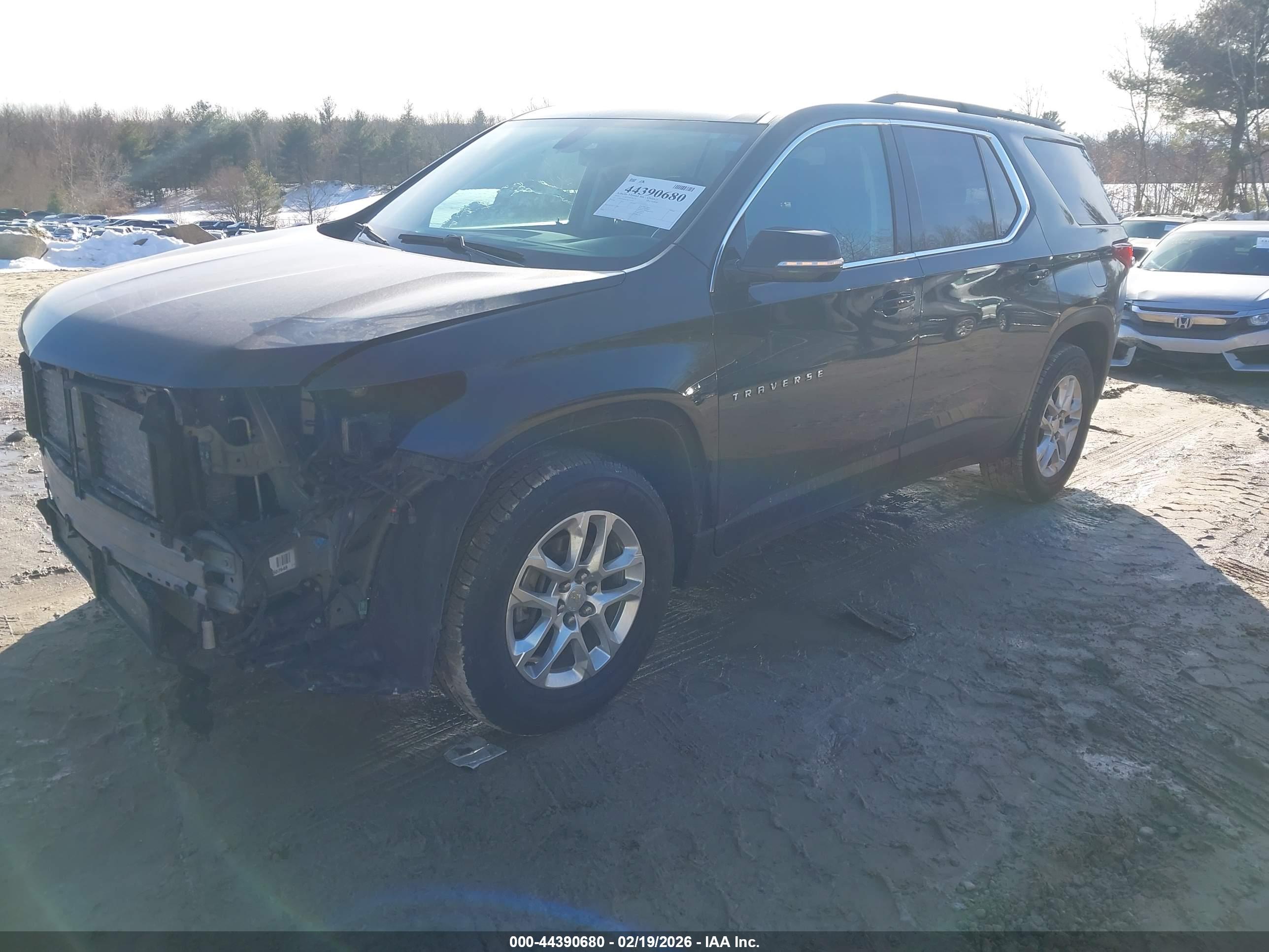 CHEVROLET TRAVERSE image 2