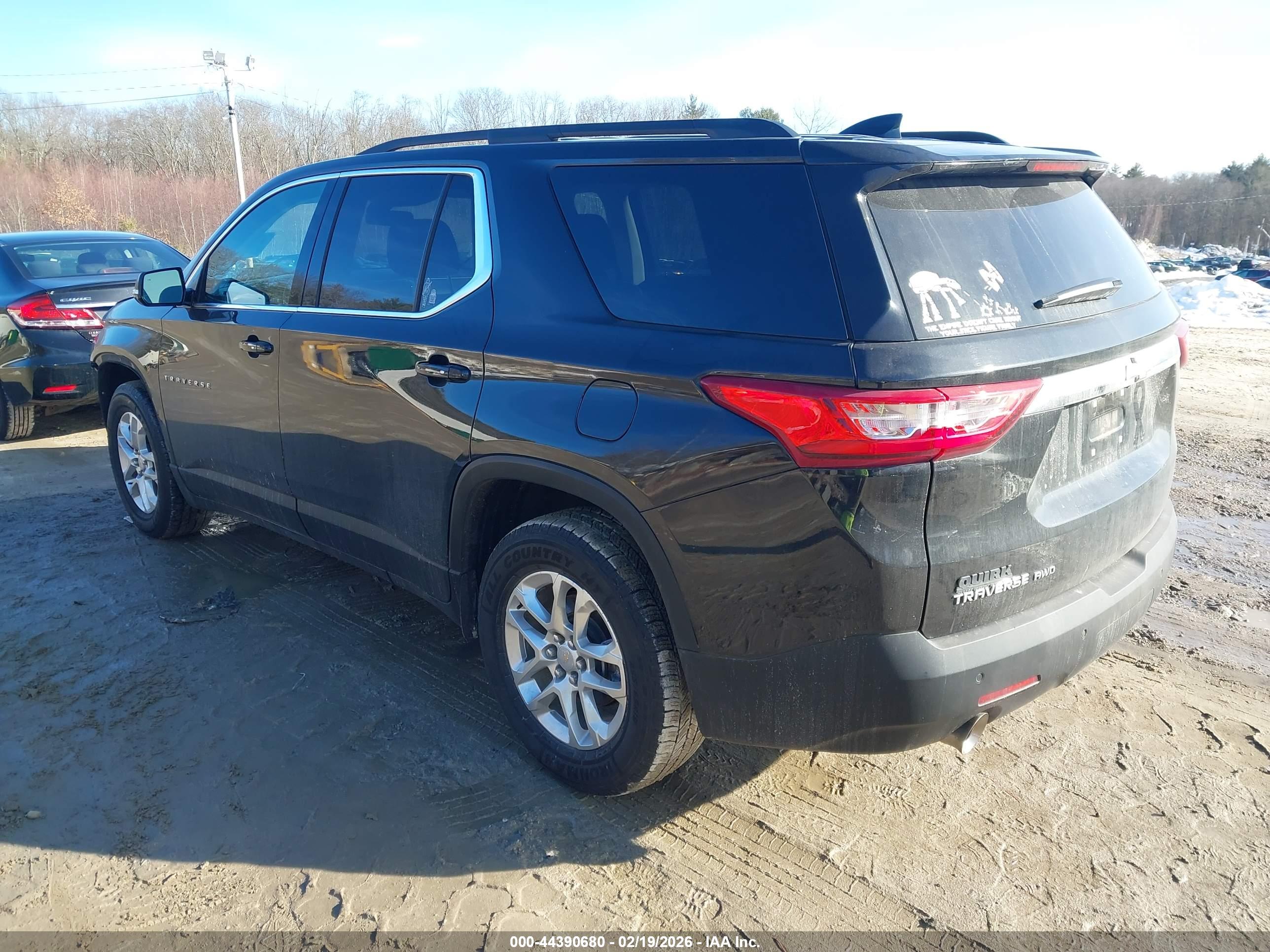 CHEVROLET TRAVERSE image 3