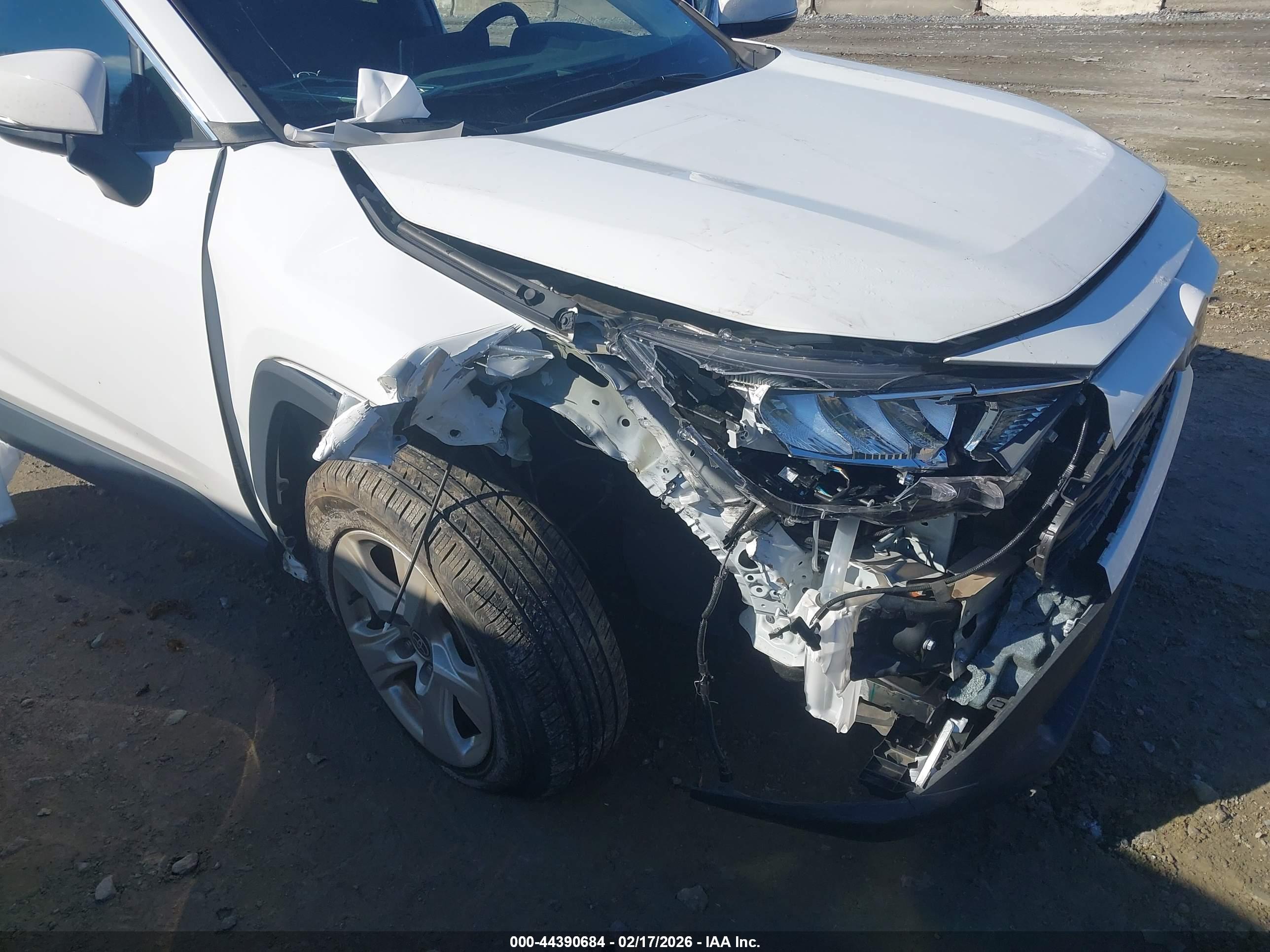 TOYOTA RAV4 image 6