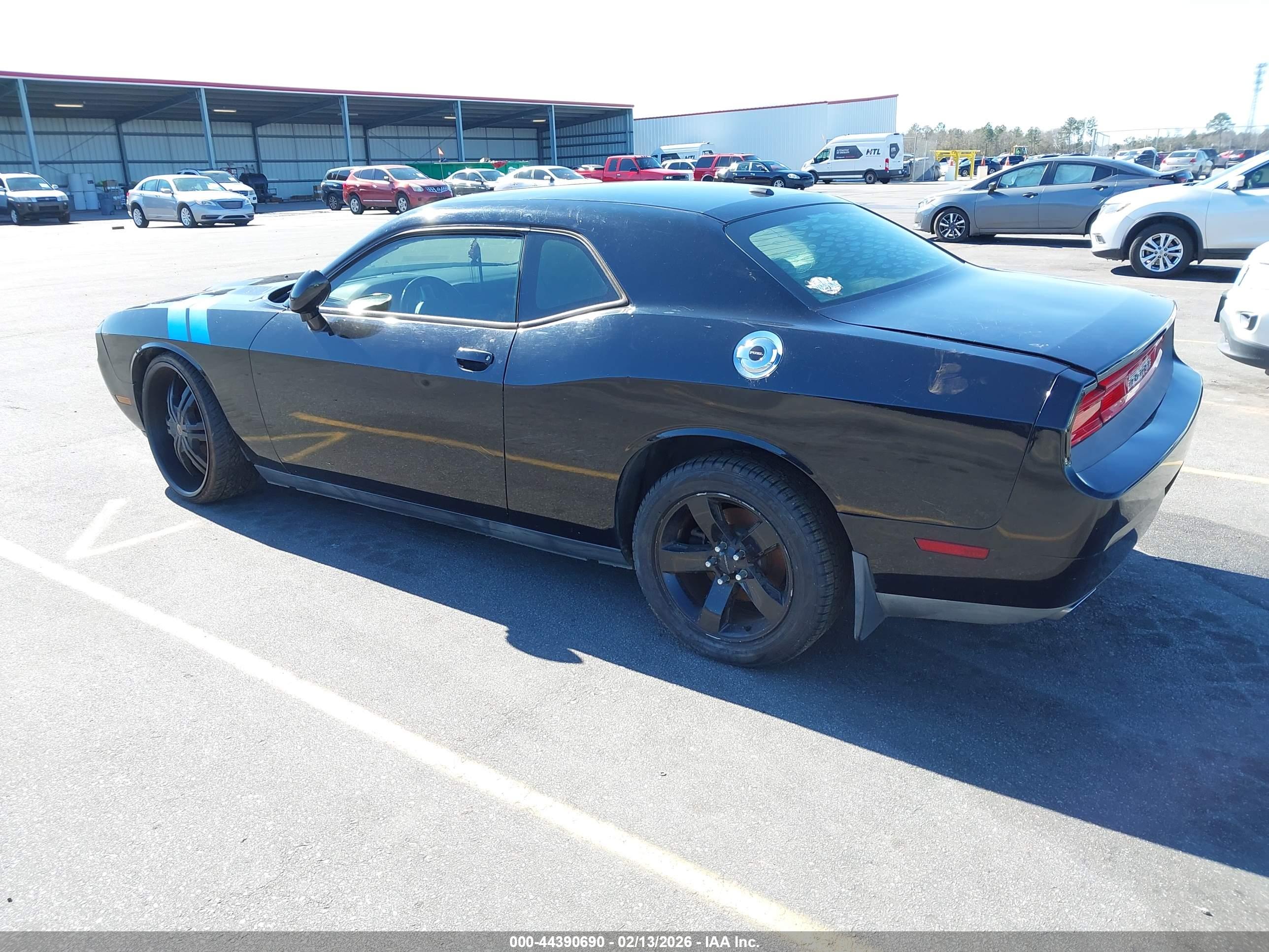 DODGE CHALLENGER image 3