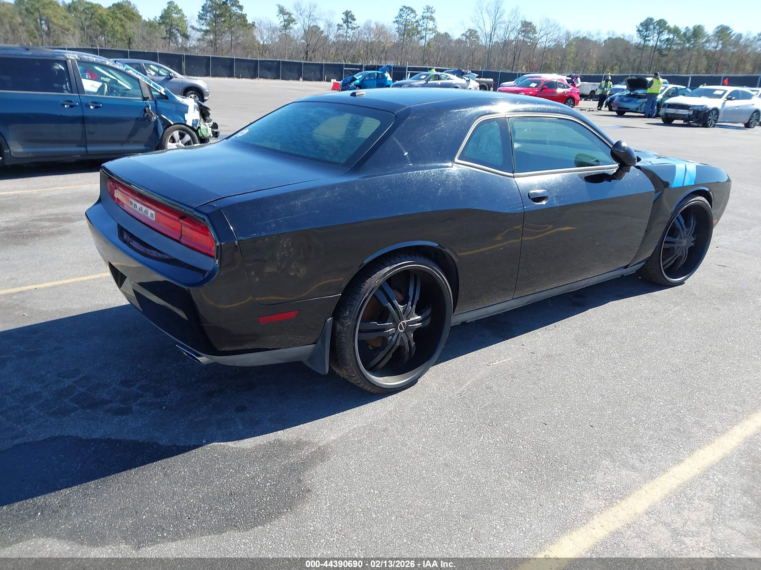 DODGE CHALLENGER image 4